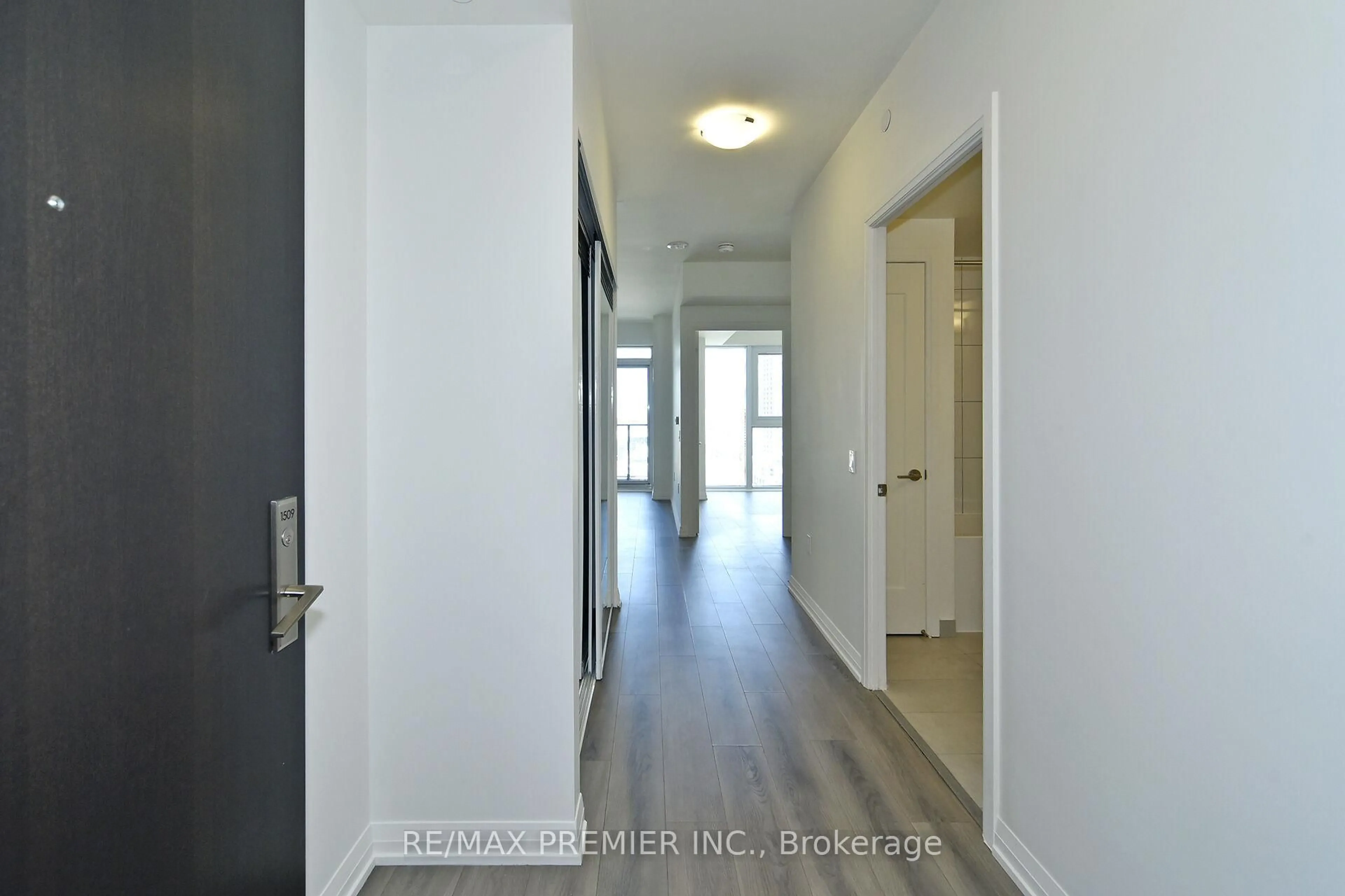 Indoor entryway for 9000 Jane St #1509, Vaughan Ontario L4K 0M6