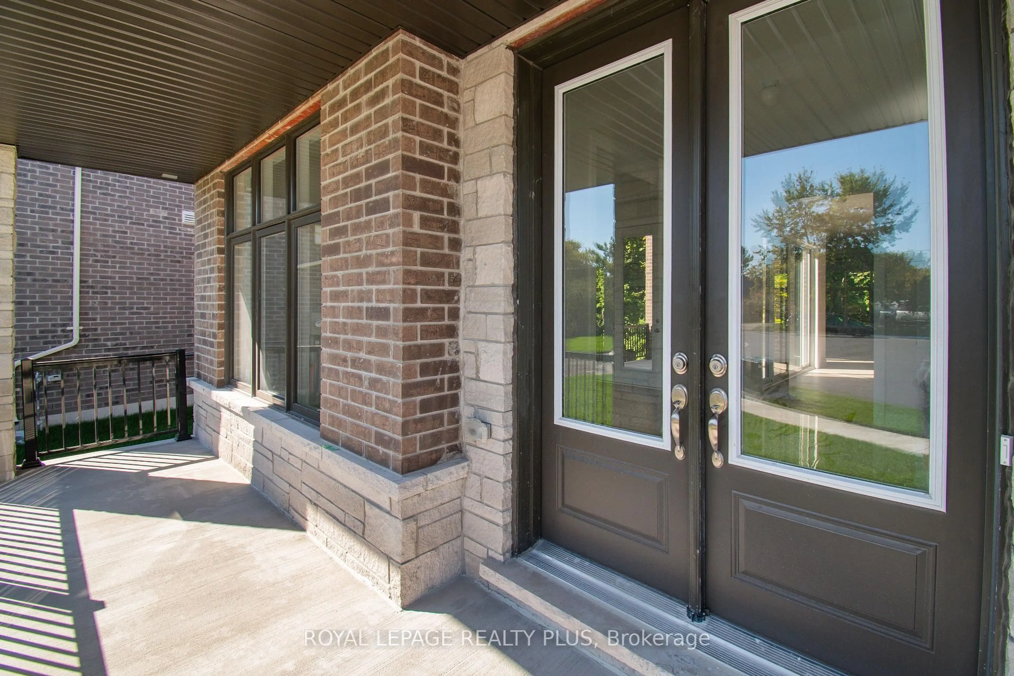 Indoor entryway for 980 Church Dr, Innisfil Ontario L0L 1W0