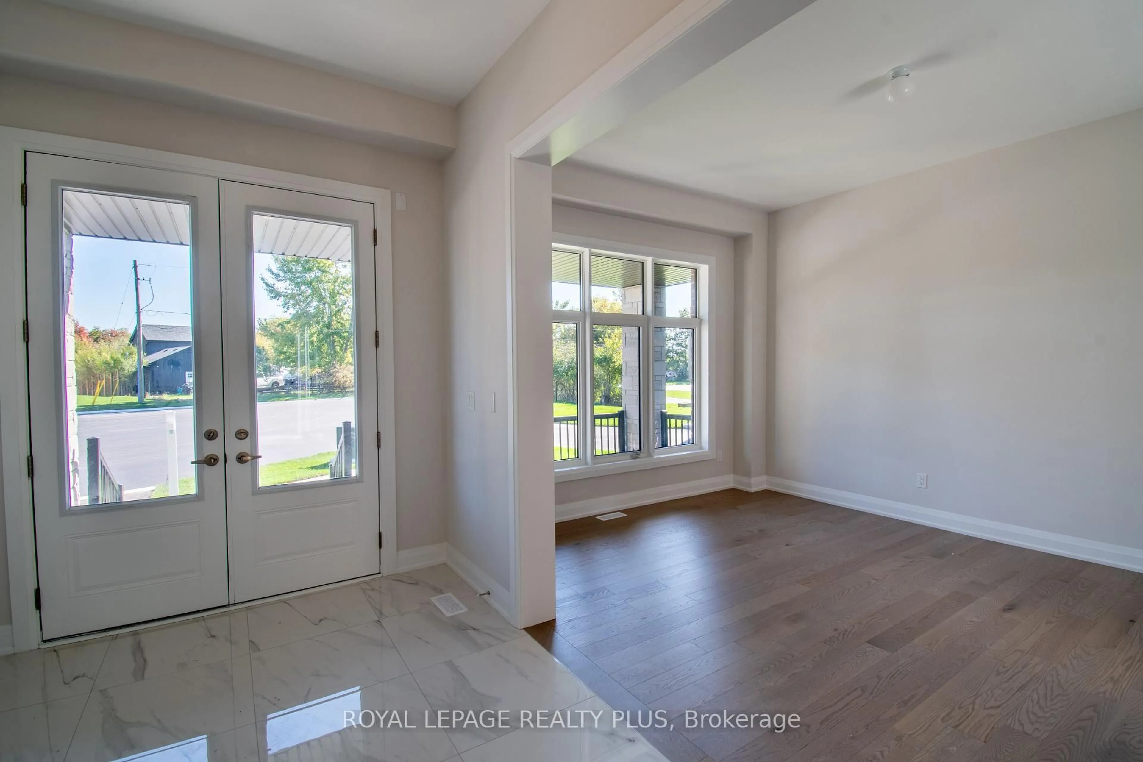 Indoor entryway for 980 Church Dr, Innisfil Ontario L0L 1W0