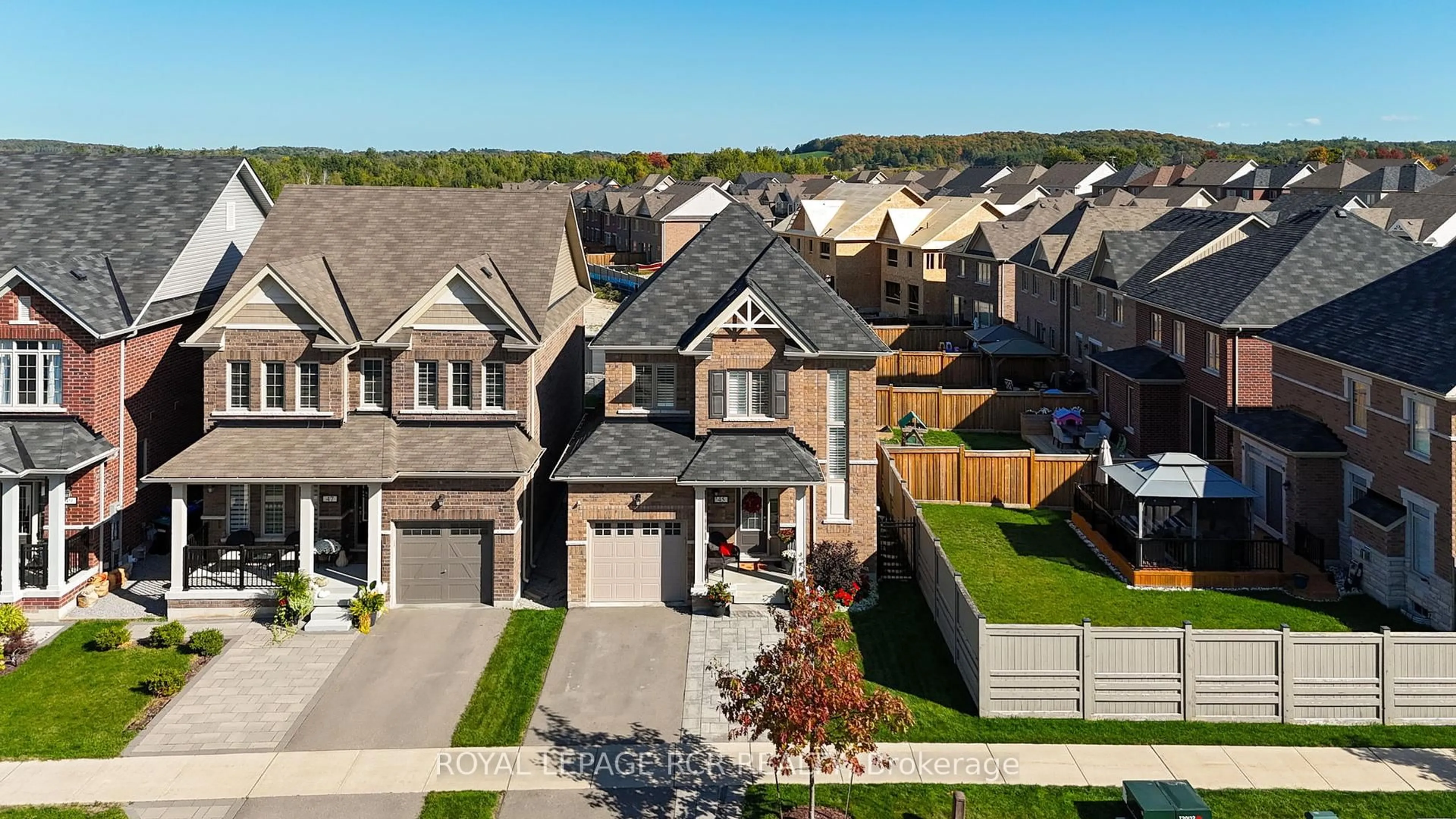A pic from outside/outdoor area/front of a property/back of a property/a pic from drone, street for 45 Martin Tr, New Tecumseth Ontario L0G 1W0