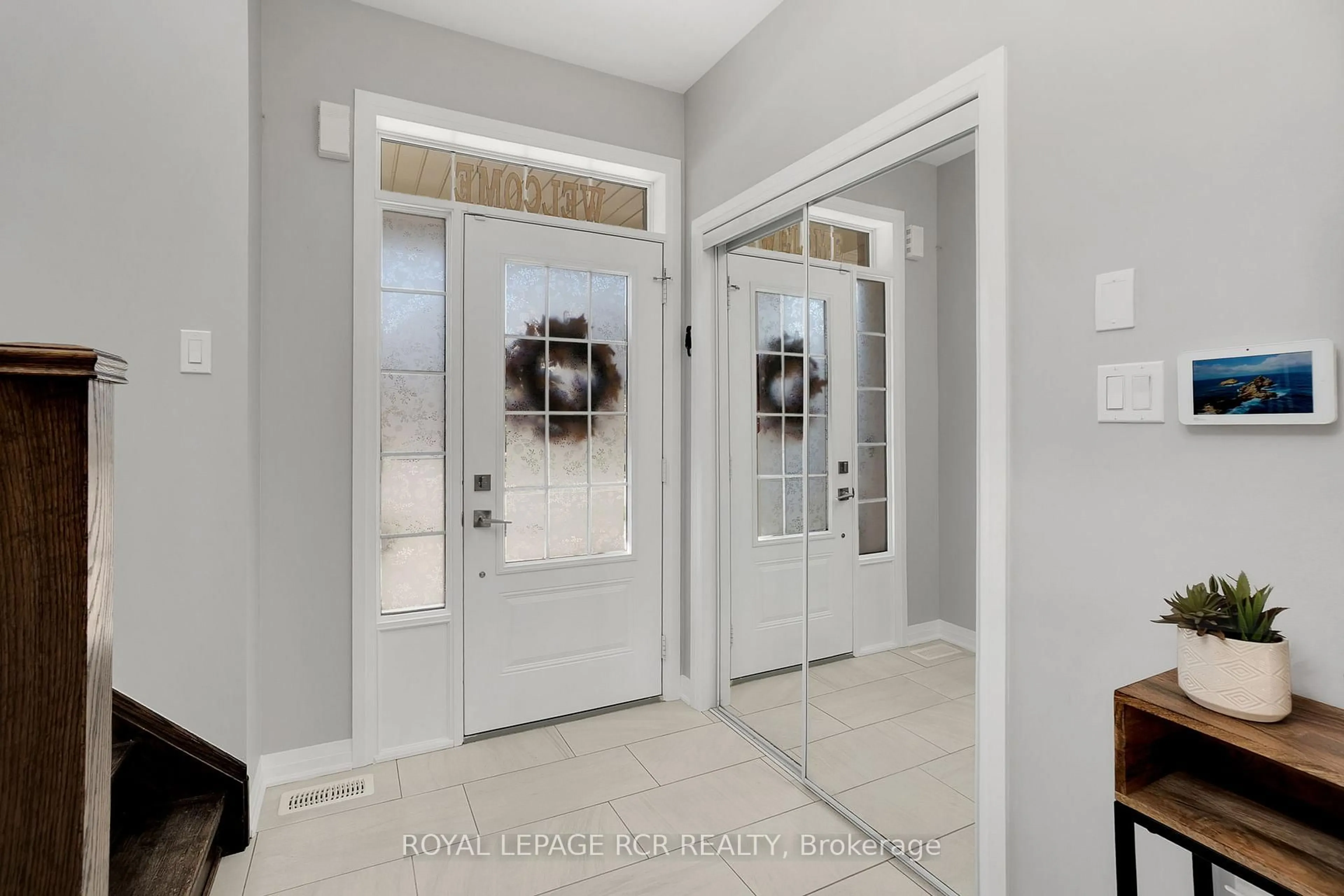 Indoor entryway for 45 Martin Tr, New Tecumseth Ontario L0G 1W0