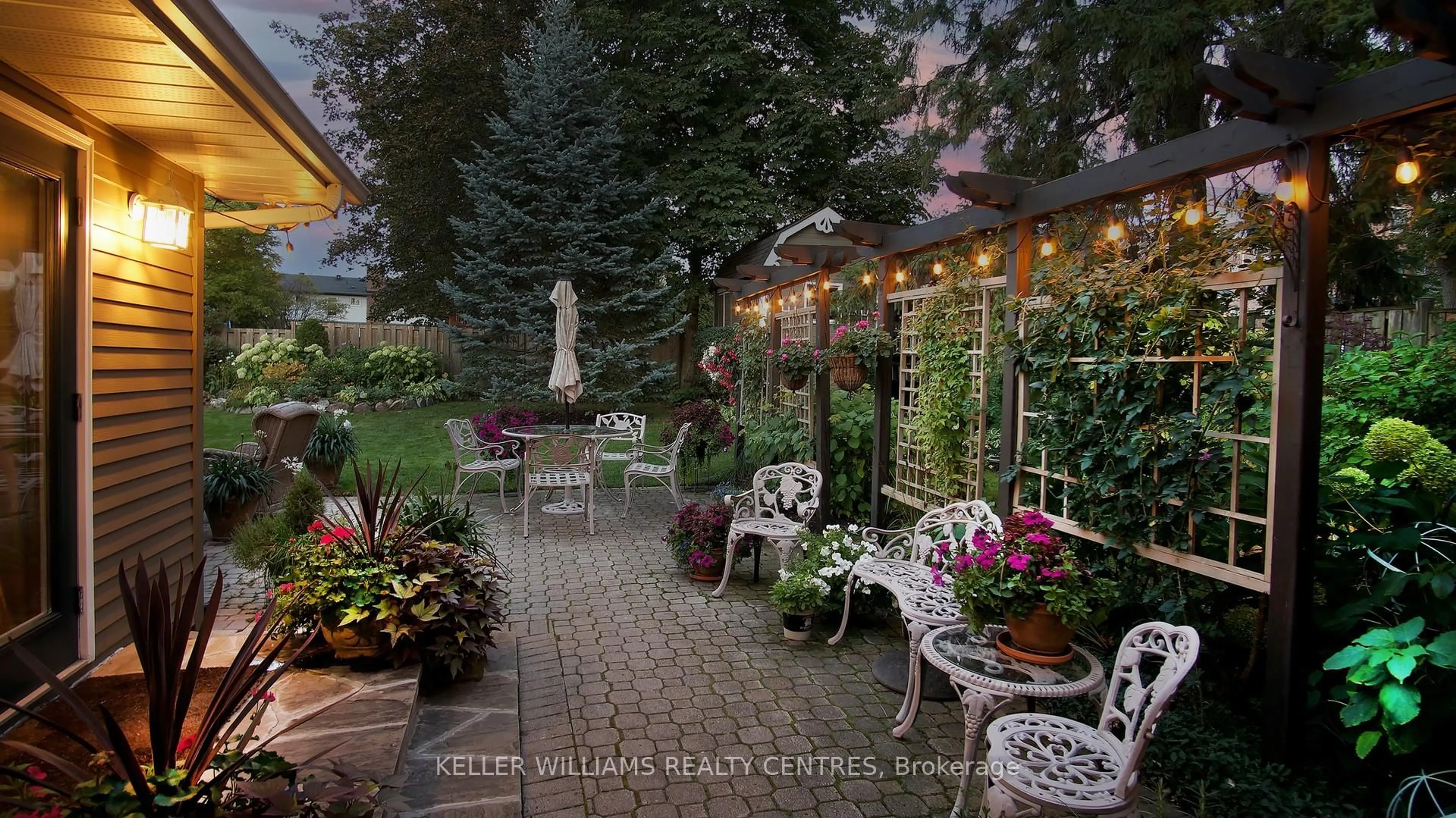 Patio, street for 49 Alice St, East Gwillimbury Ontario L0G 1M0