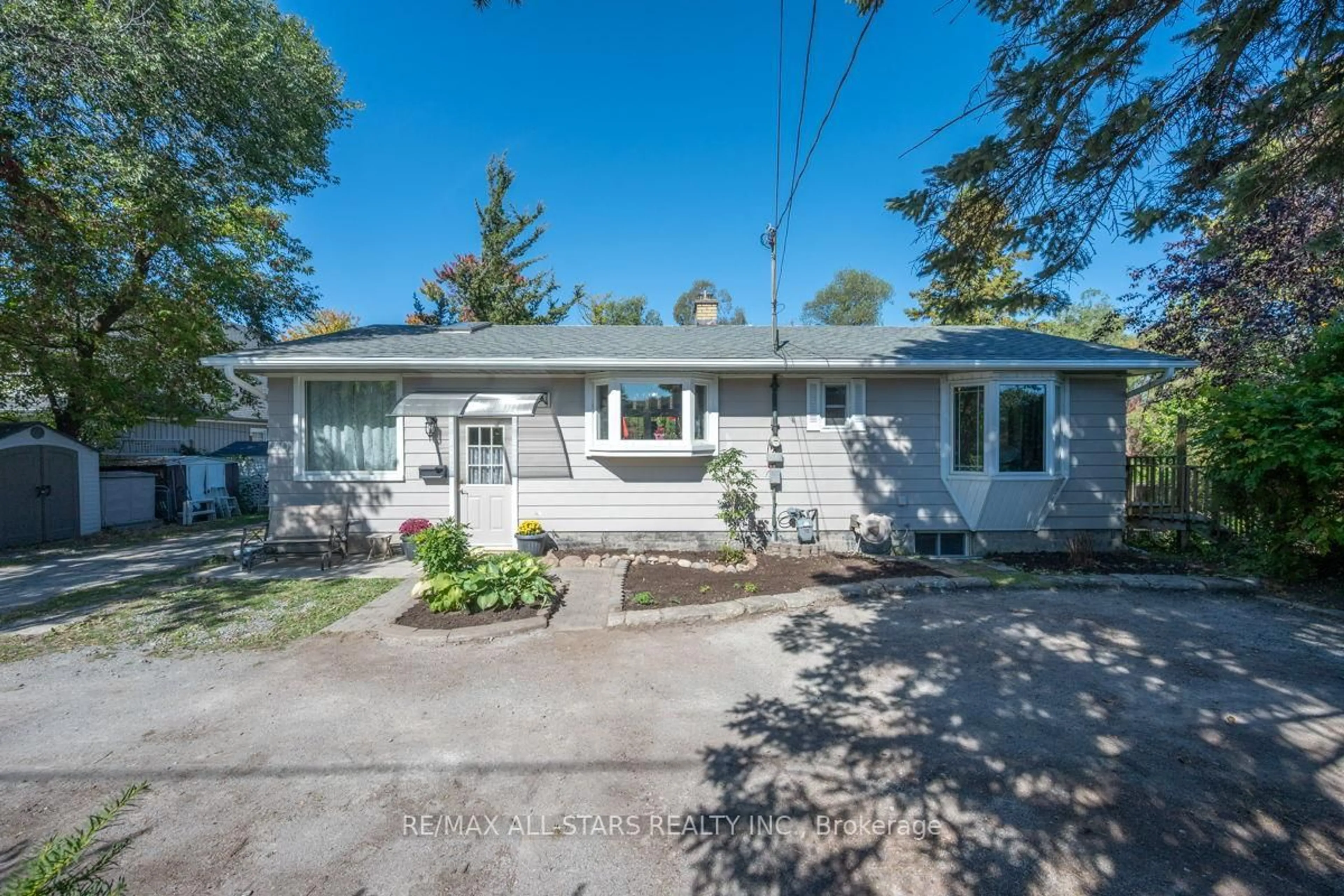 Unknown for 40 Riverglen Dr, Georgina Ontario L4P 2R1