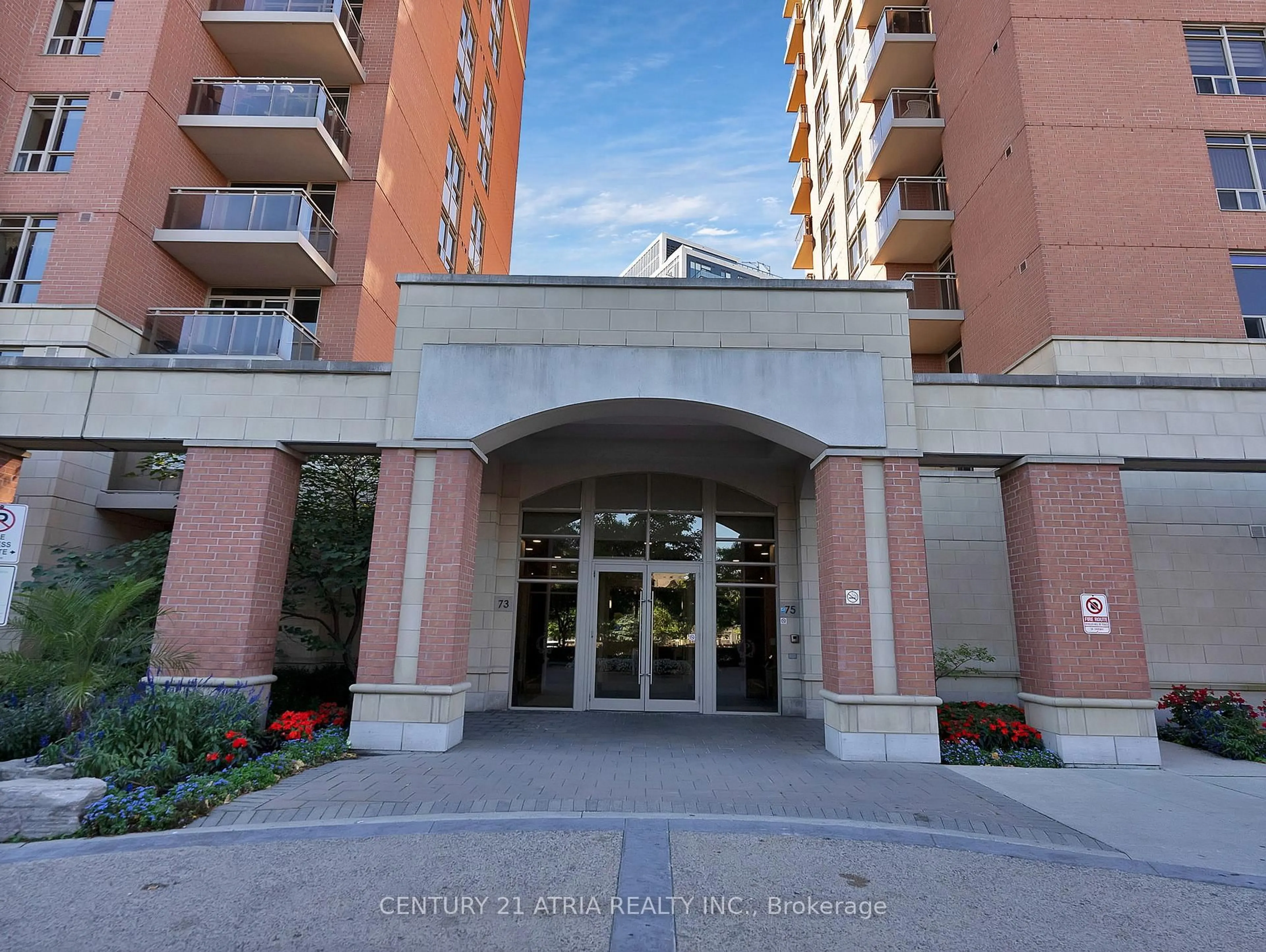 Indoor foyer for 73 King William Cres #103, Richmond Hill Ontario L4B 0C2
