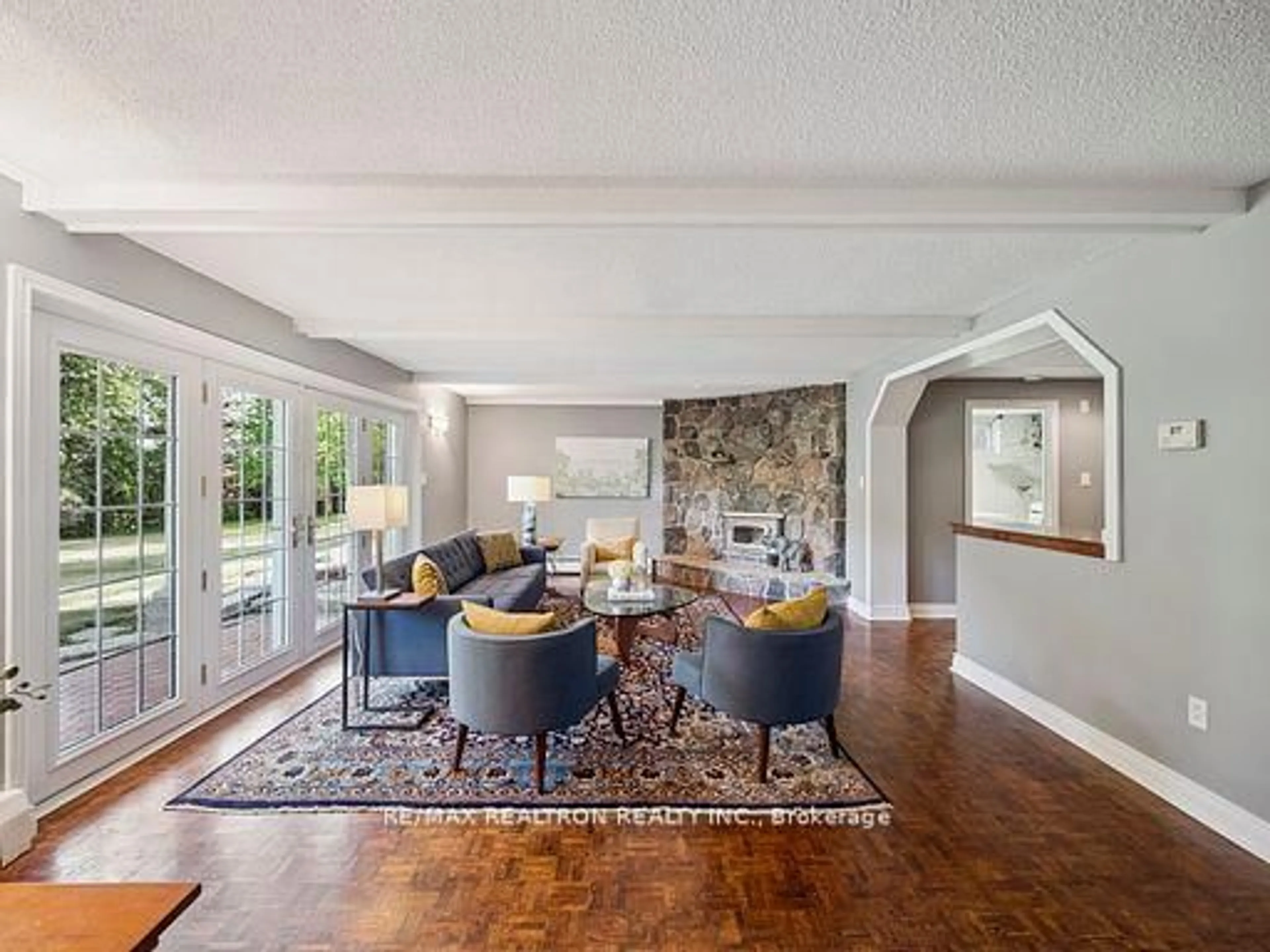Living room with furniture, unknown for 668 Mount Albert Rd, East Gwillimbury Ontario L9N 1P1