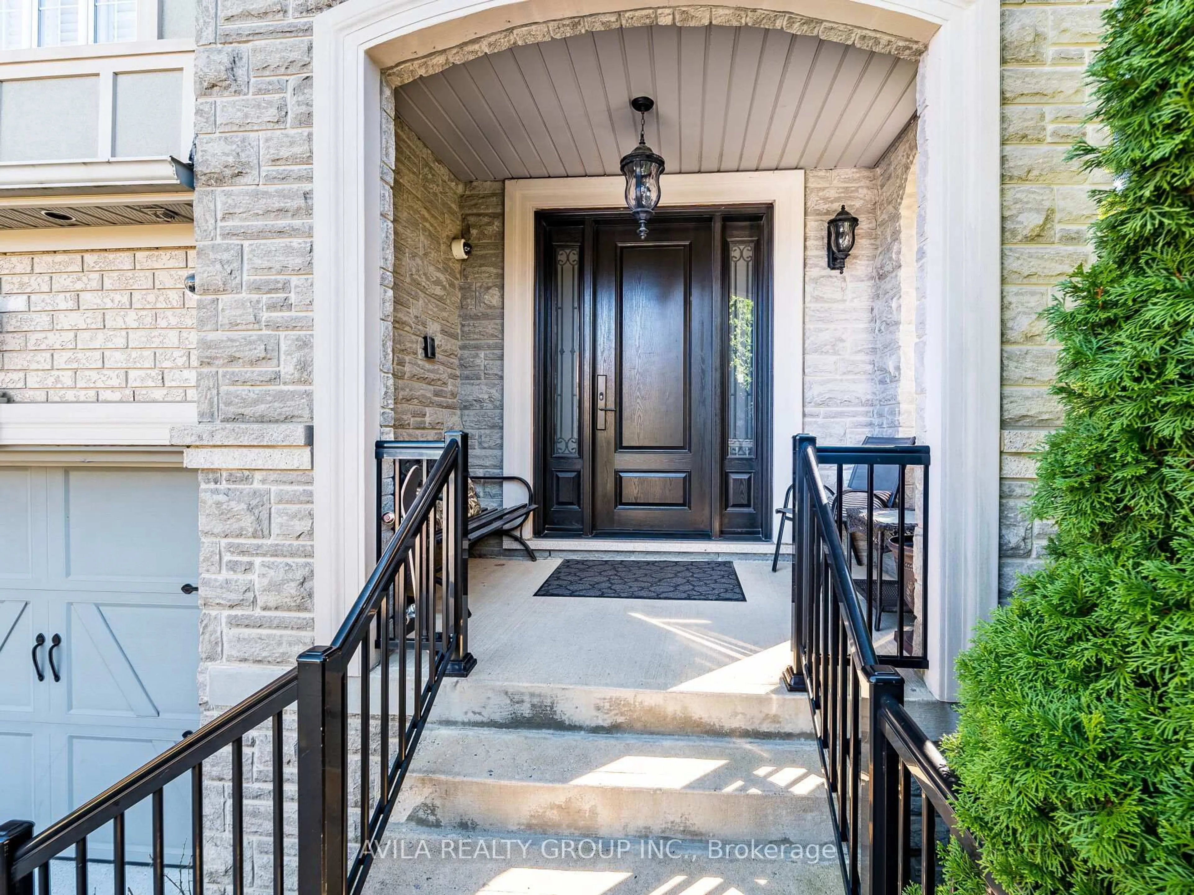 Indoor entryway for 35 Noce Way, Vaughan Ontario L4H 0W9