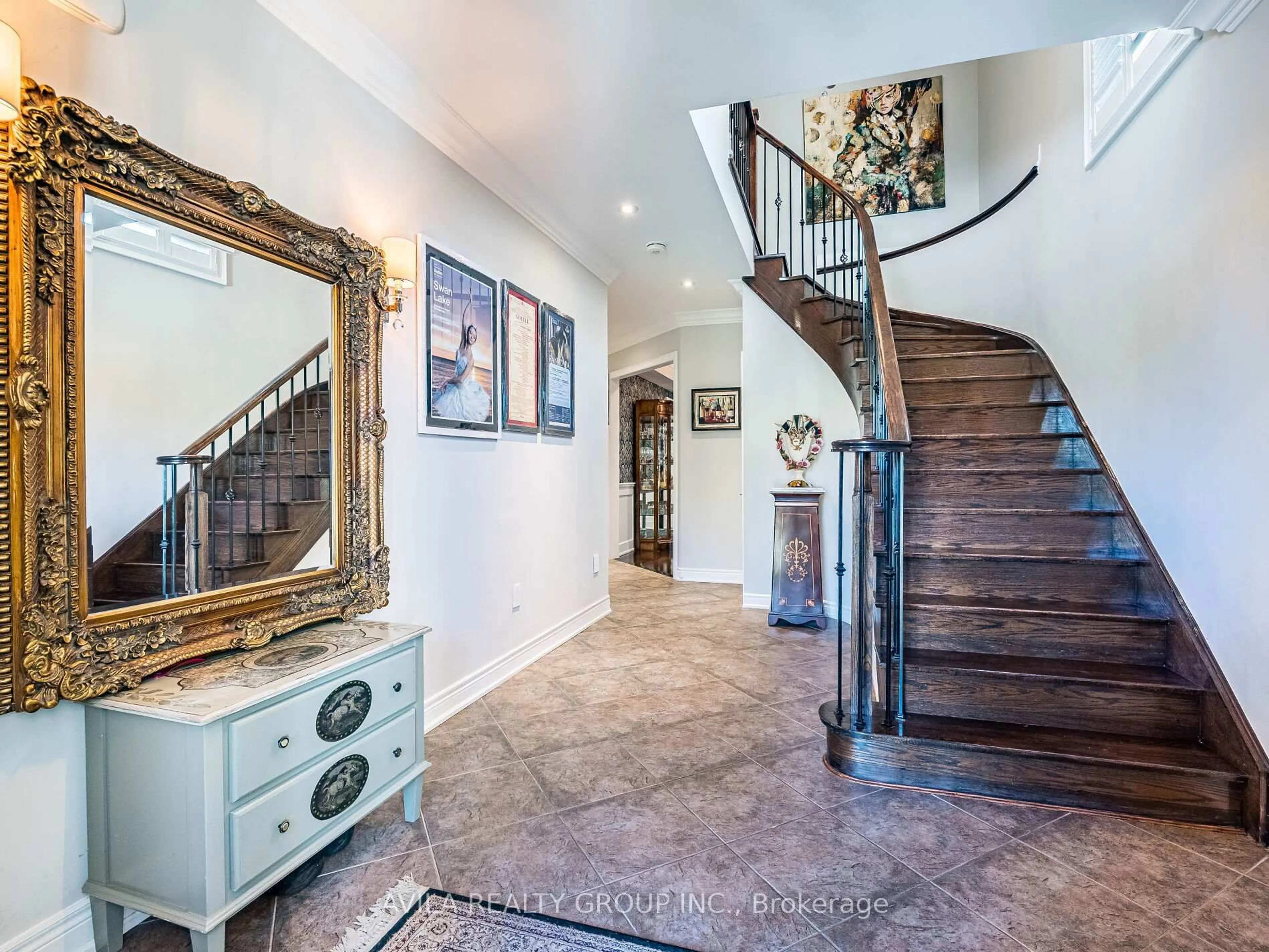 Indoor entryway for 35 Noce Way, Vaughan Ontario L4H 0W9