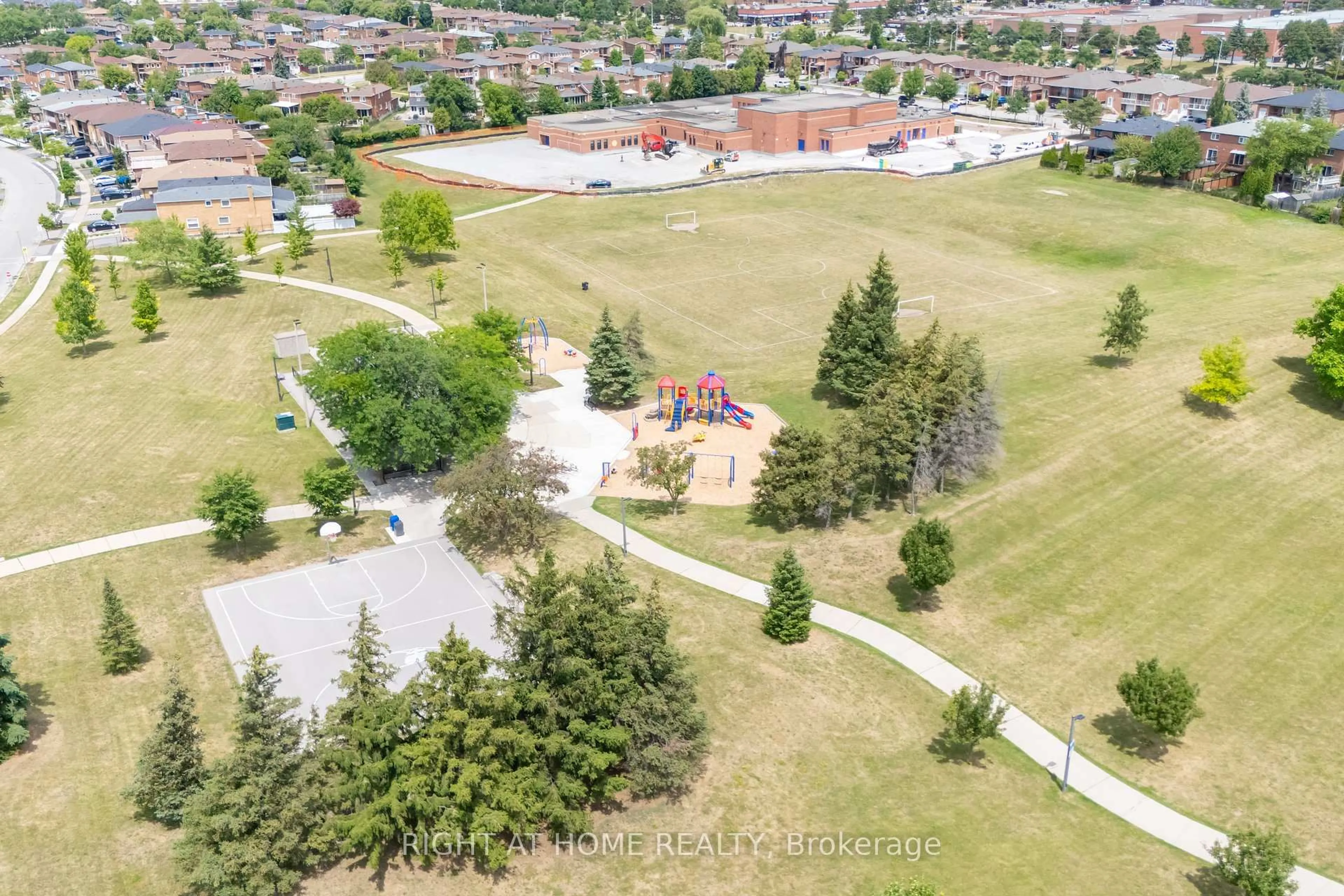 A pic from outside/outdoor area/front of a property/back of a property/a pic from drone, mountain view for 259 Tall Grass Tr, Vaughan Ontario L4L 3P7