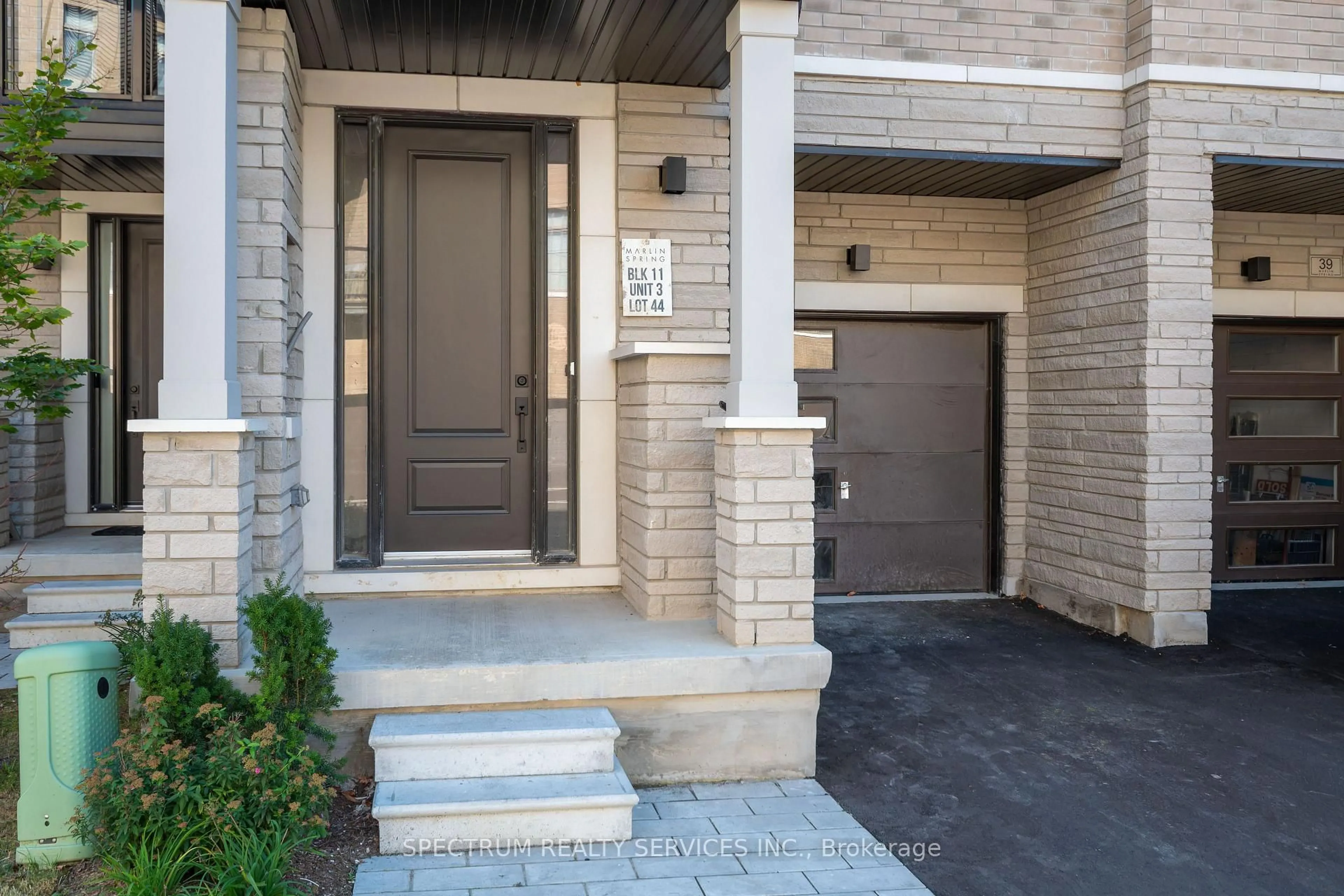 Indoor entryway for 35 De La Roche Dr, Vaughan Ontario L4H 5G4