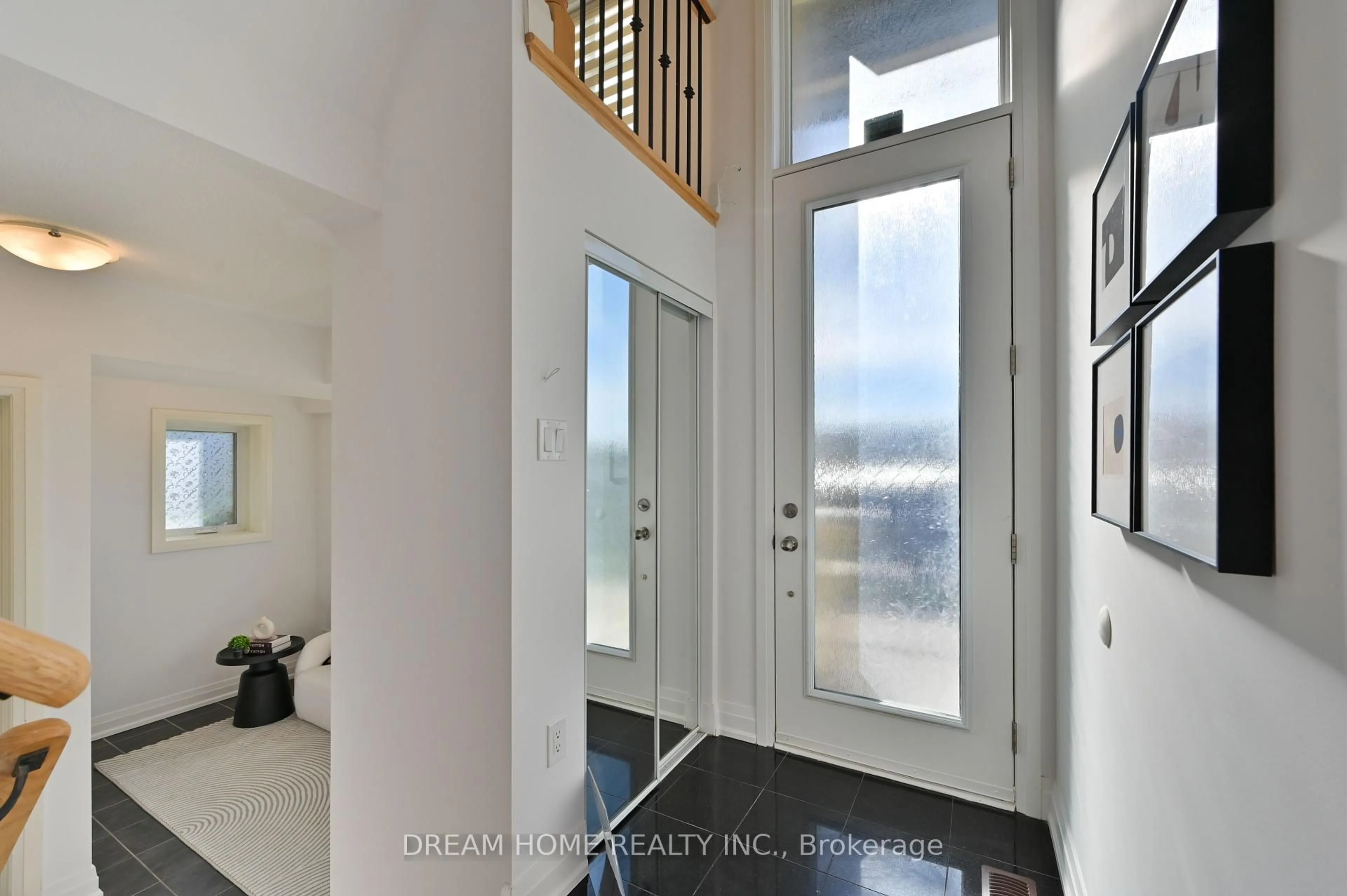 Indoor entryway for 40 Teasel Way, Markham Ontario L3R 9S3