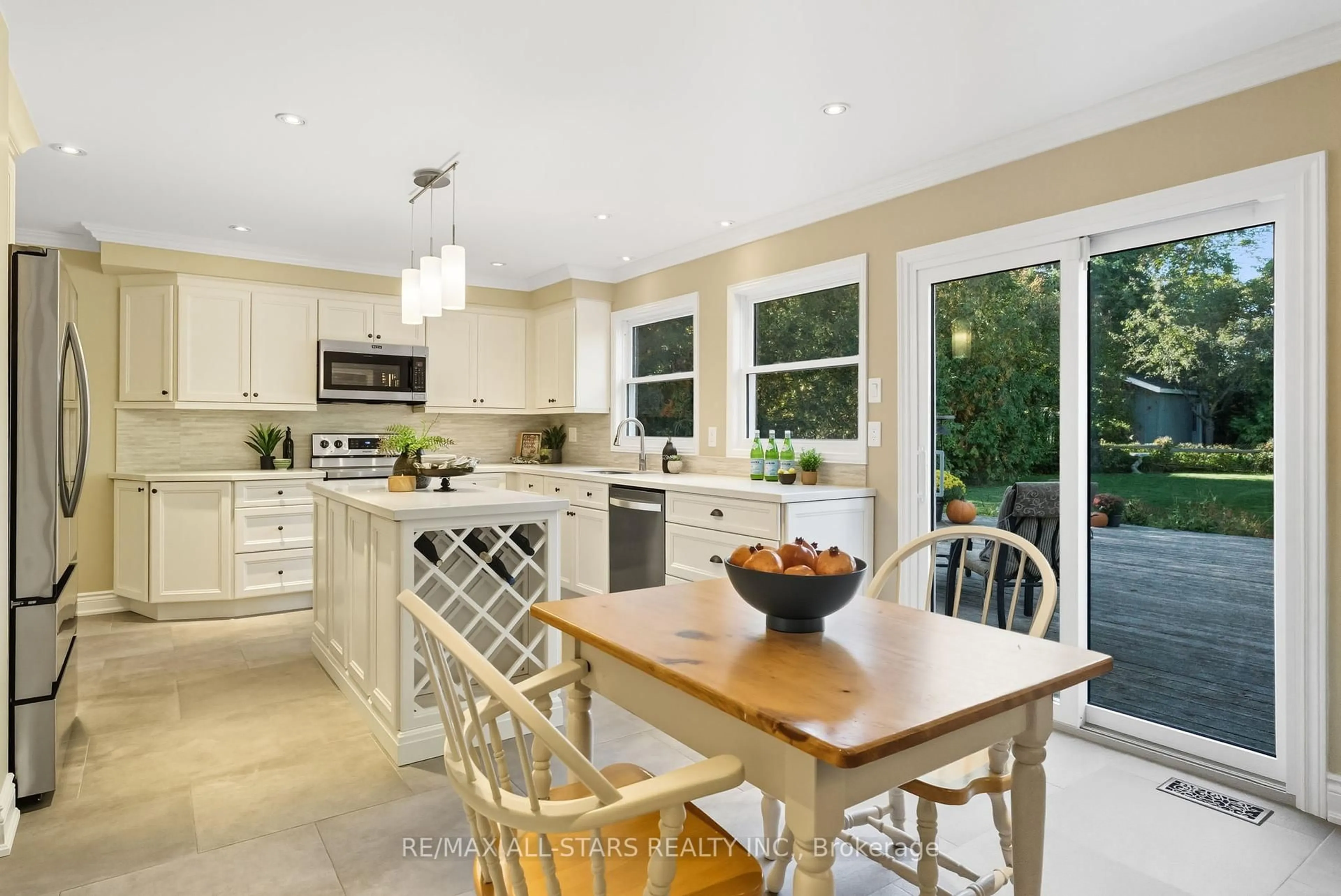 Contemporary kitchen, ceramic/tile floor for 23 Bolton Dr, Uxbridge Ontario L9P 1A3