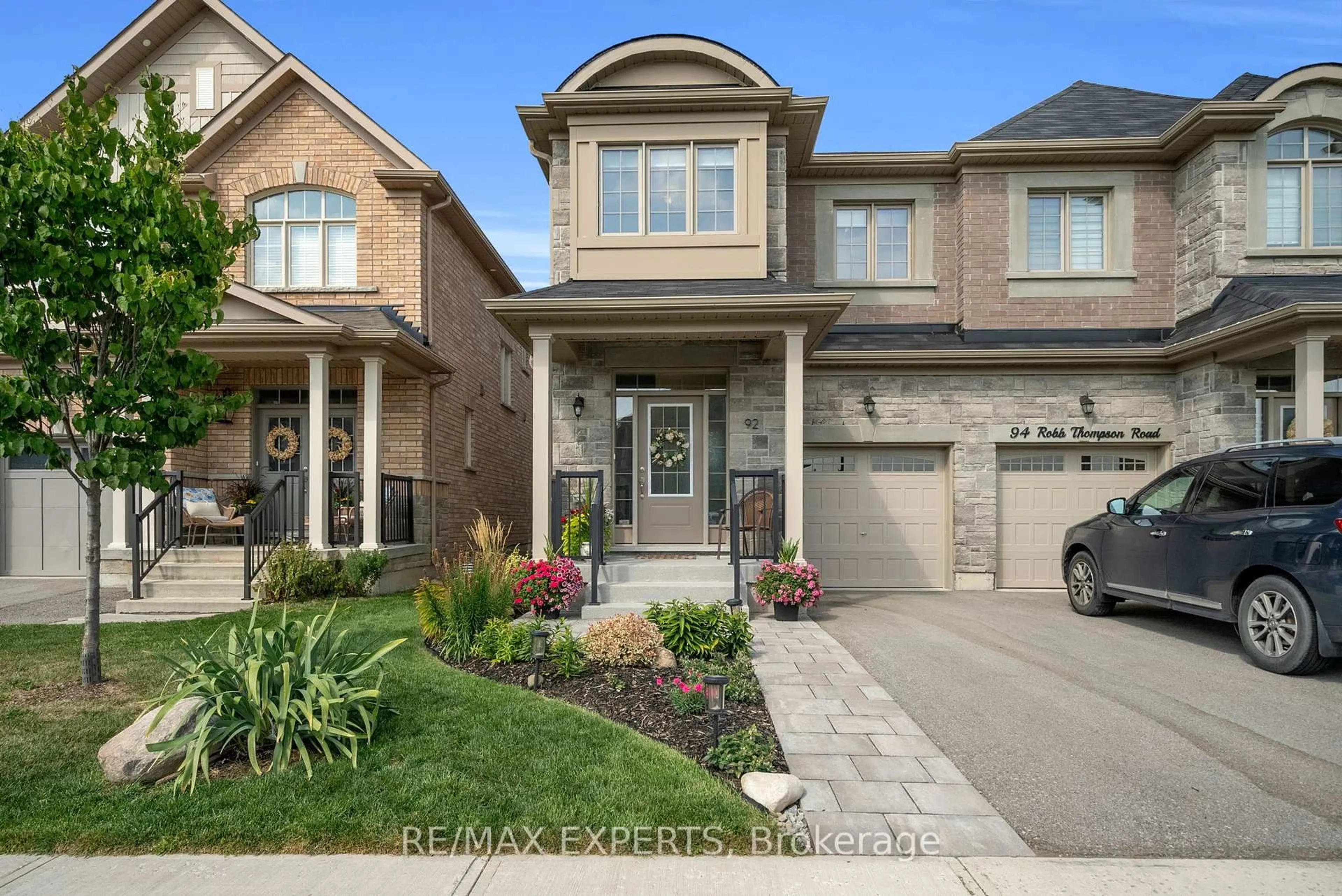 Home with brick exterior material, street for 92 Robb Thomson Rd, East Gwillimbury Ontario L0G 1M0
