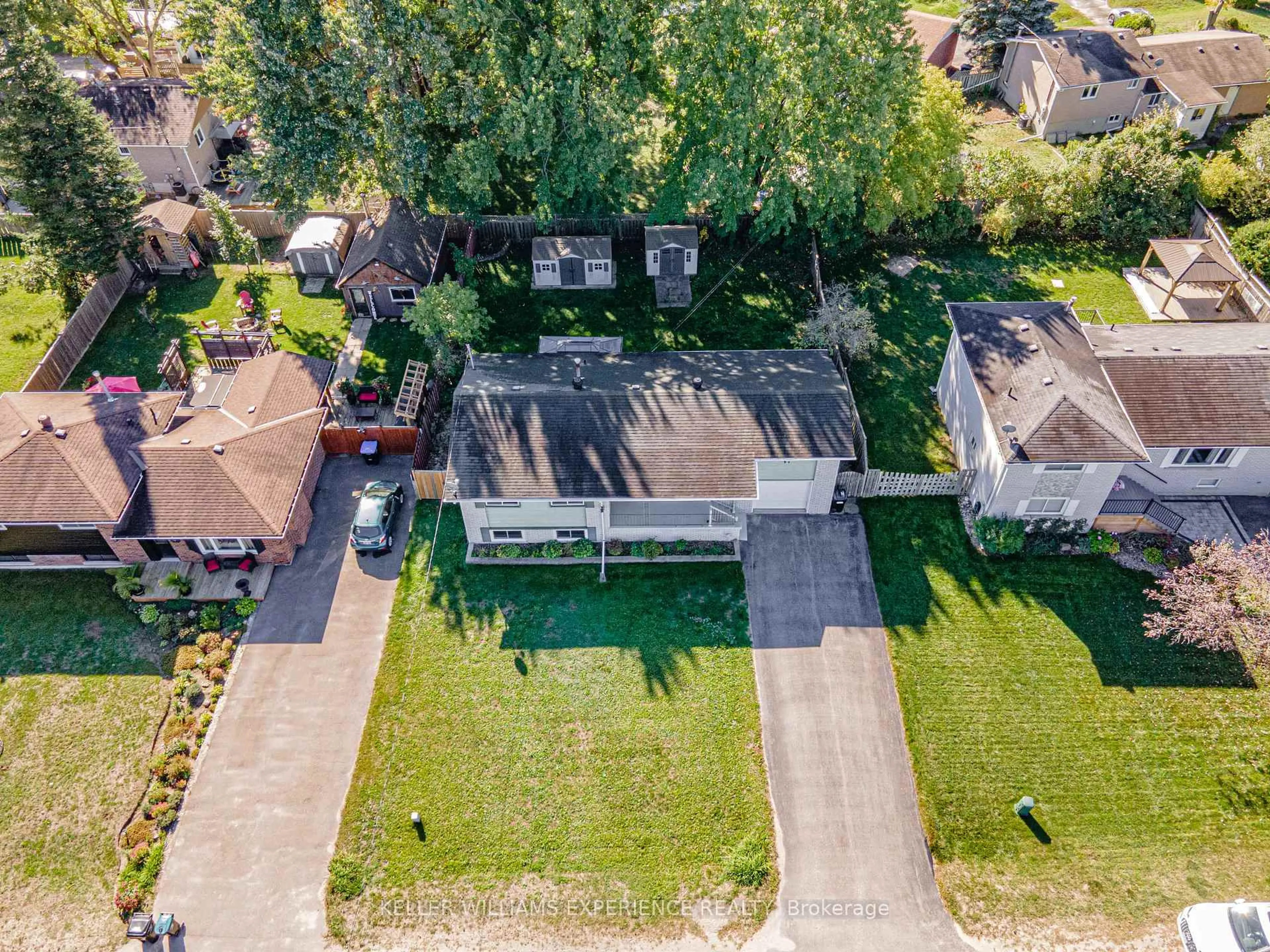A pic from outside/outdoor area/front of a property/back of a property/a pic from drone, street for 6 Sandsprings Cres, Essa Ontario L0M 1B0