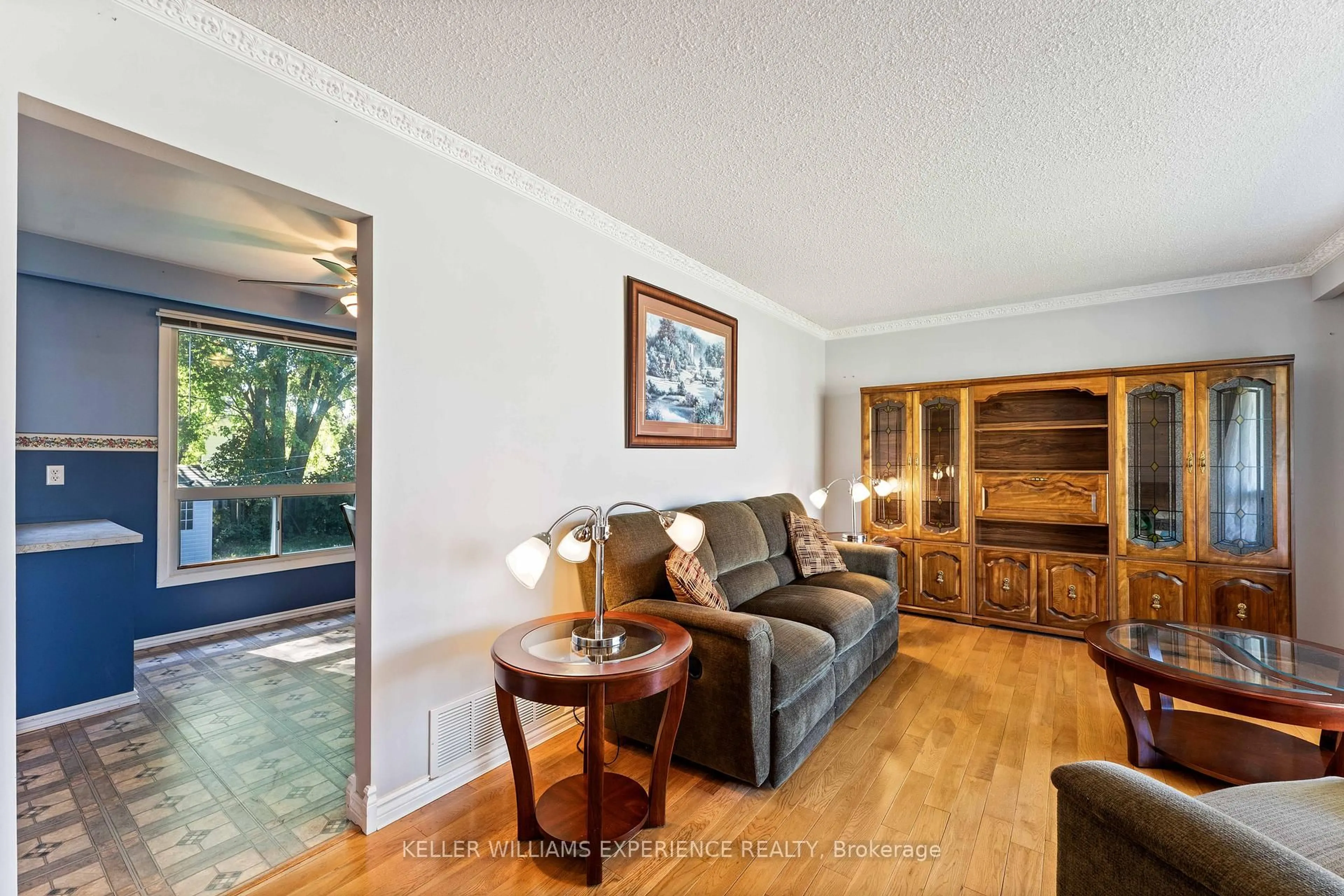 Living room with furniture, wood/laminate floor for 6 Sandsprings Cres, Essa Ontario L0M 1B0