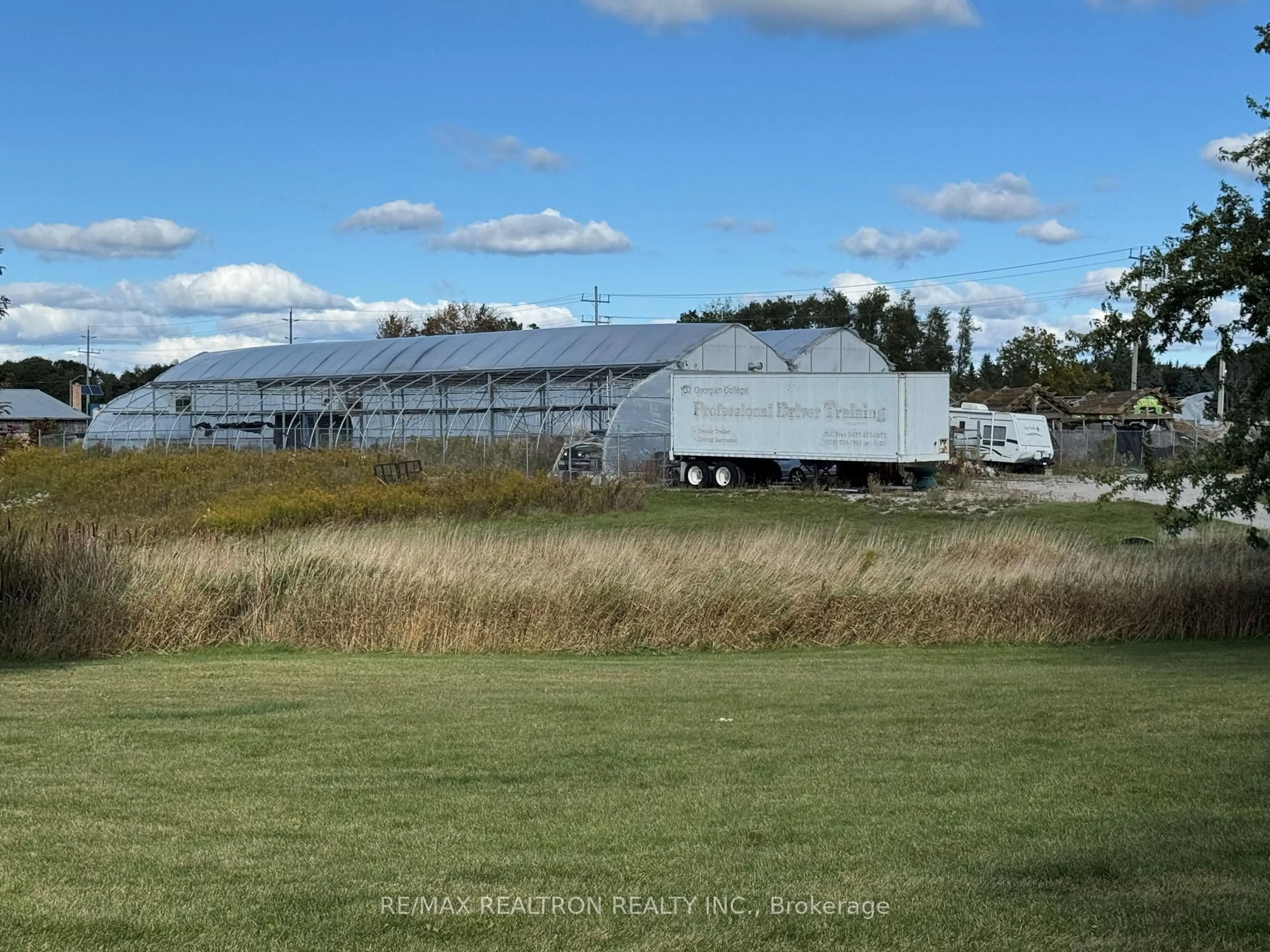 A pic from outside/outdoor area/front of a property/back of a property/a pic from drone, mountain view for 5096 Yonge St, Innisfil Ontario L0L 1R0