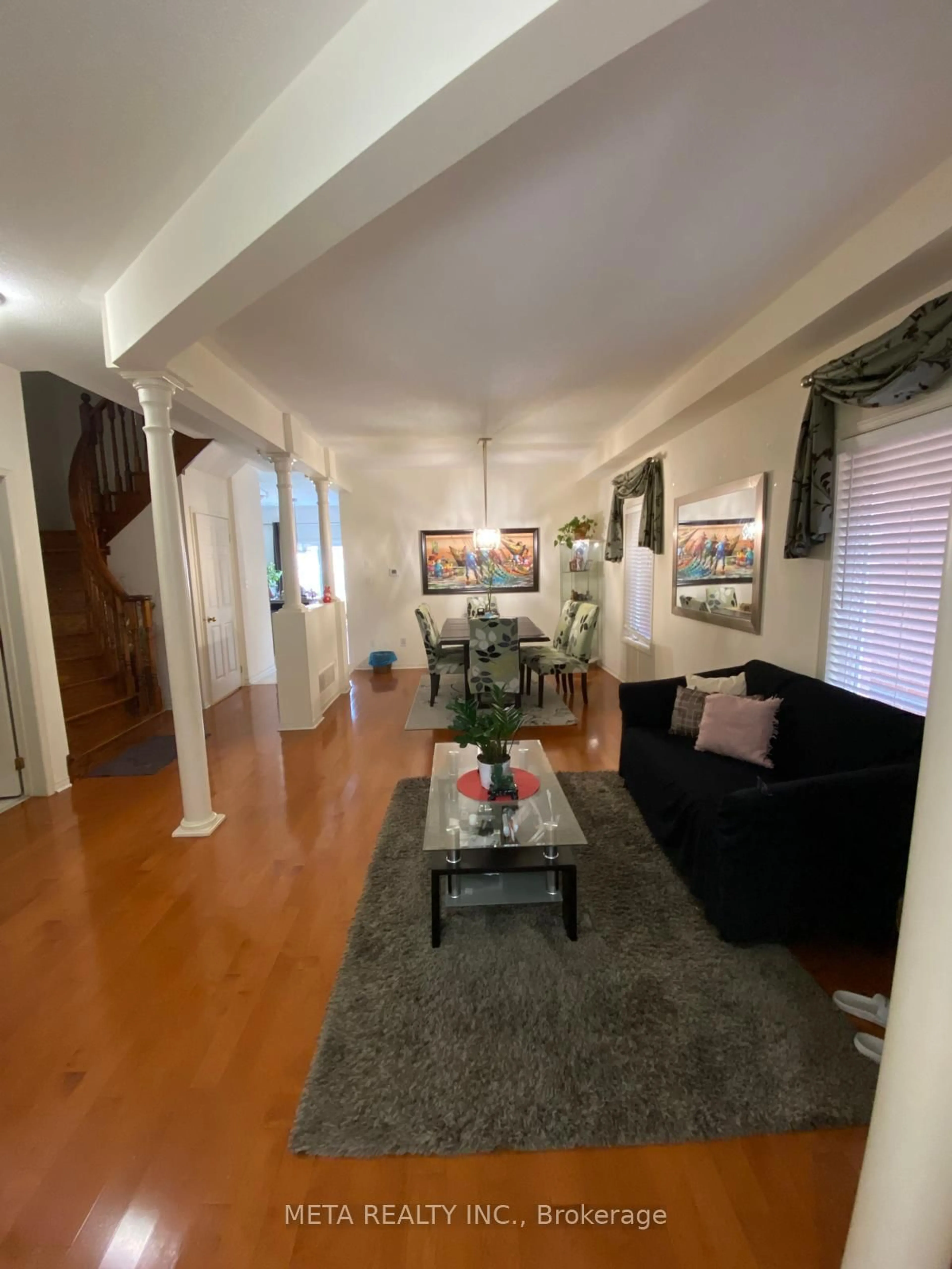 Living room with furniture, unknown for 27 CORONET St, Whitchurch-Stouffville Ontario L4A 0X8