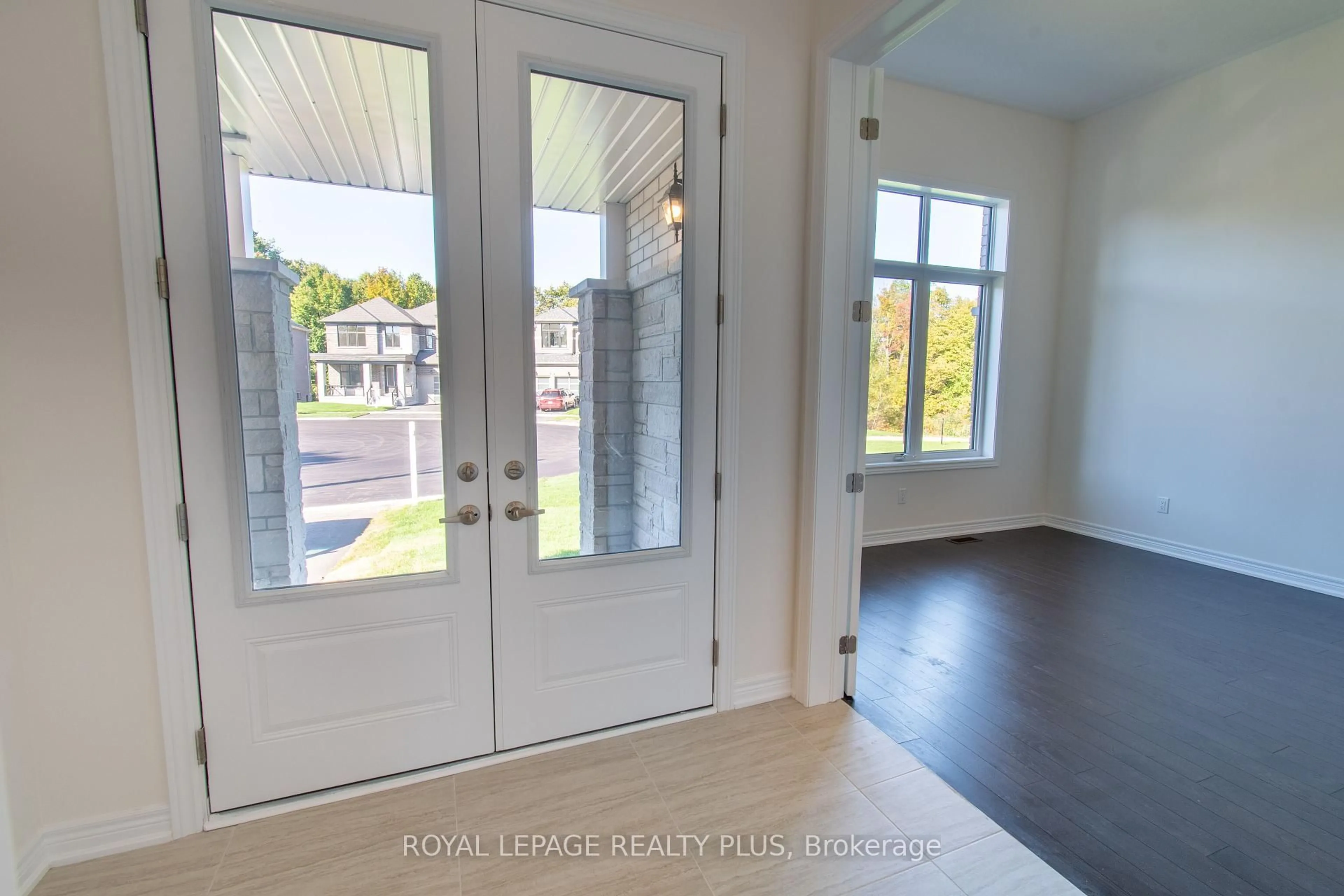 Indoor entryway for 981 Church Dr, Innisfil Ontario L0L 1W0