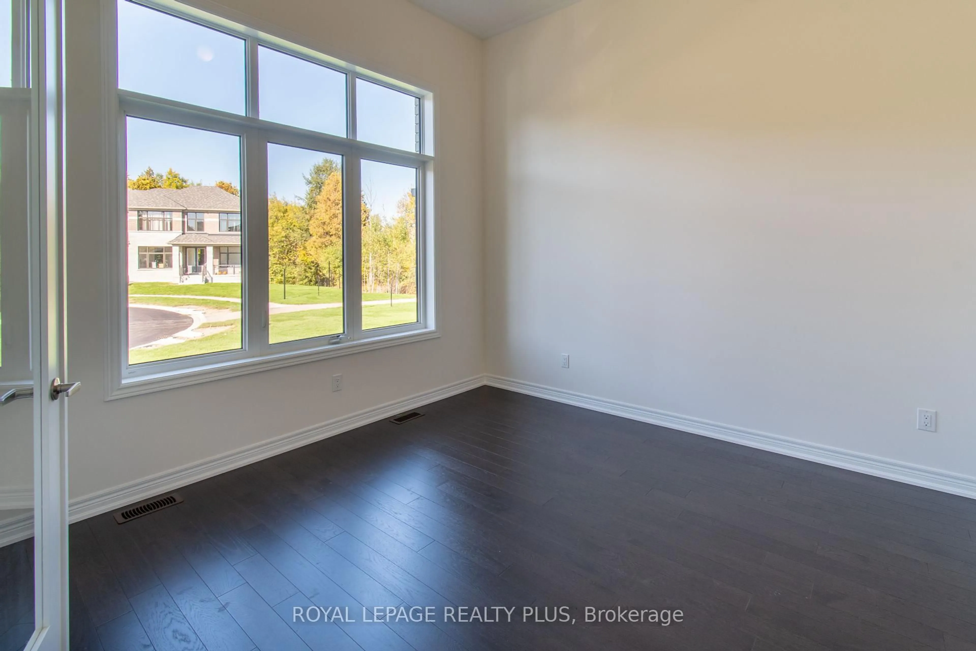 A pic of a room for 981 Church Dr, Innisfil Ontario L0L 1W0