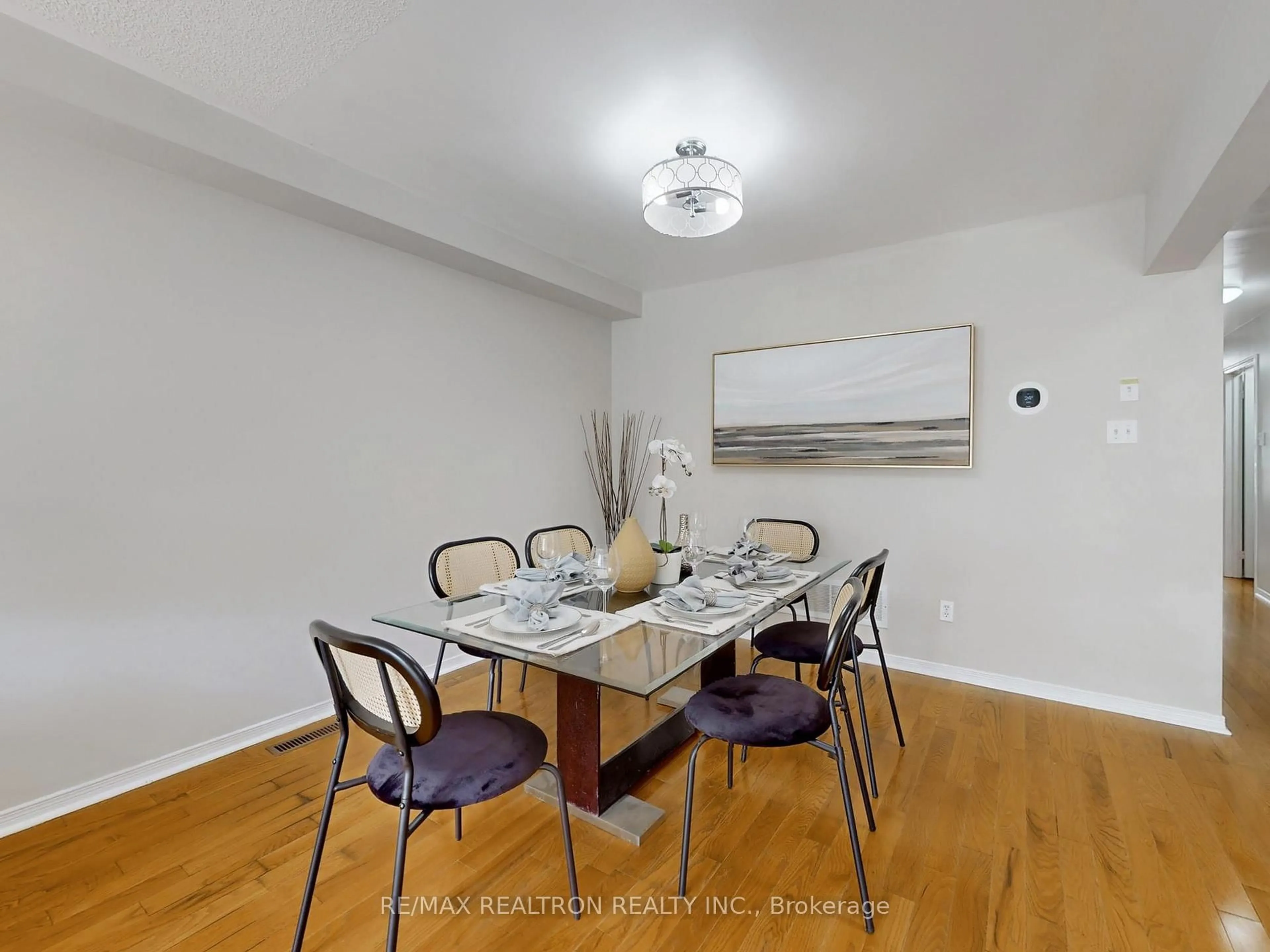 Dining room, wood/laminate floor for 8 Coburg Cres, Richmond Hill Ontario L4B 4E1