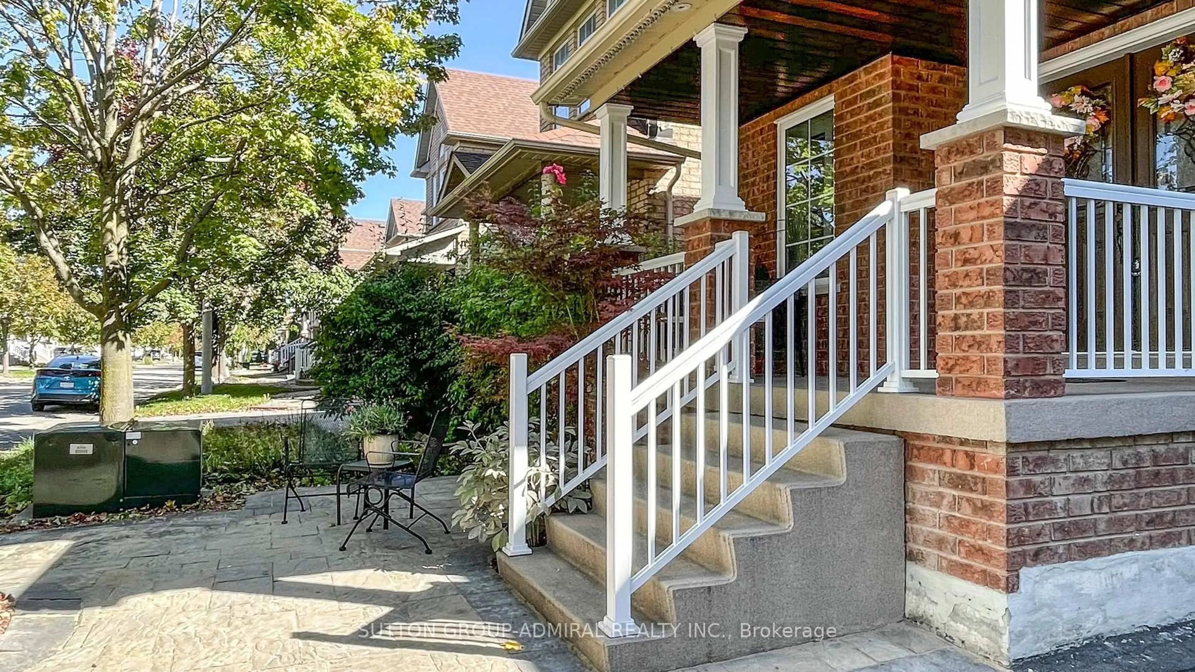Patio, street for 222 Hollywood Hill Circ, Vaughan Ontario L4H 2P7