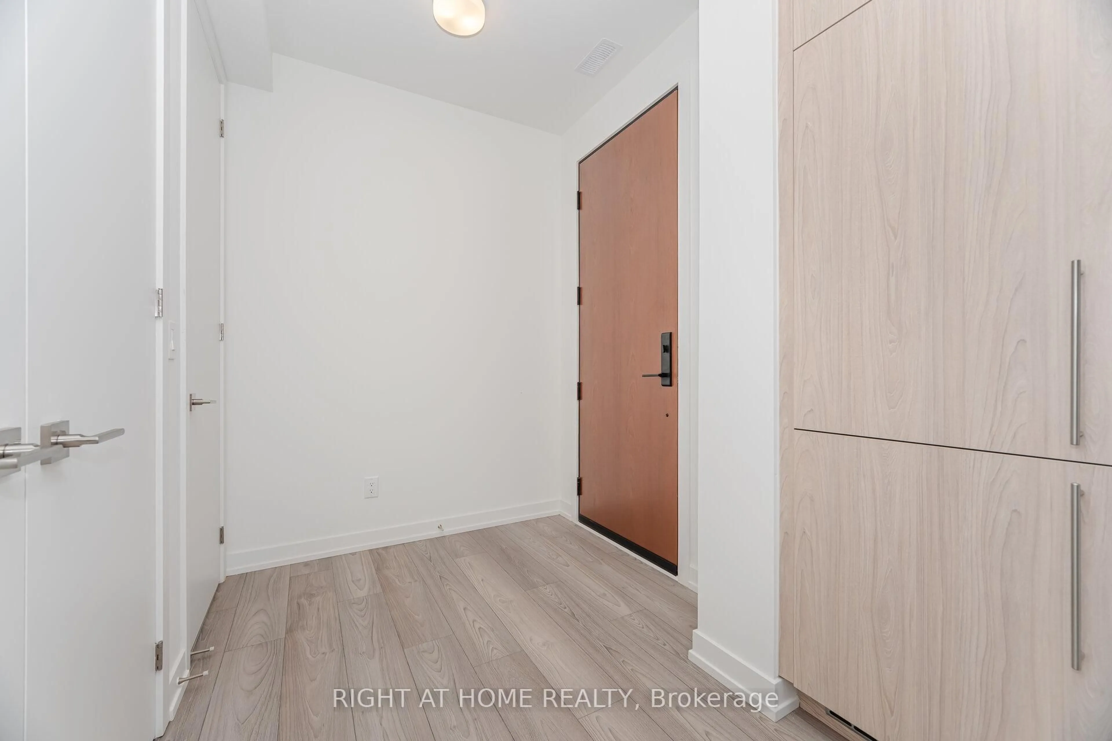 Indoor entryway for 67 Saigon Dr #A101, Richmond Hill Ontario L4S 1M4