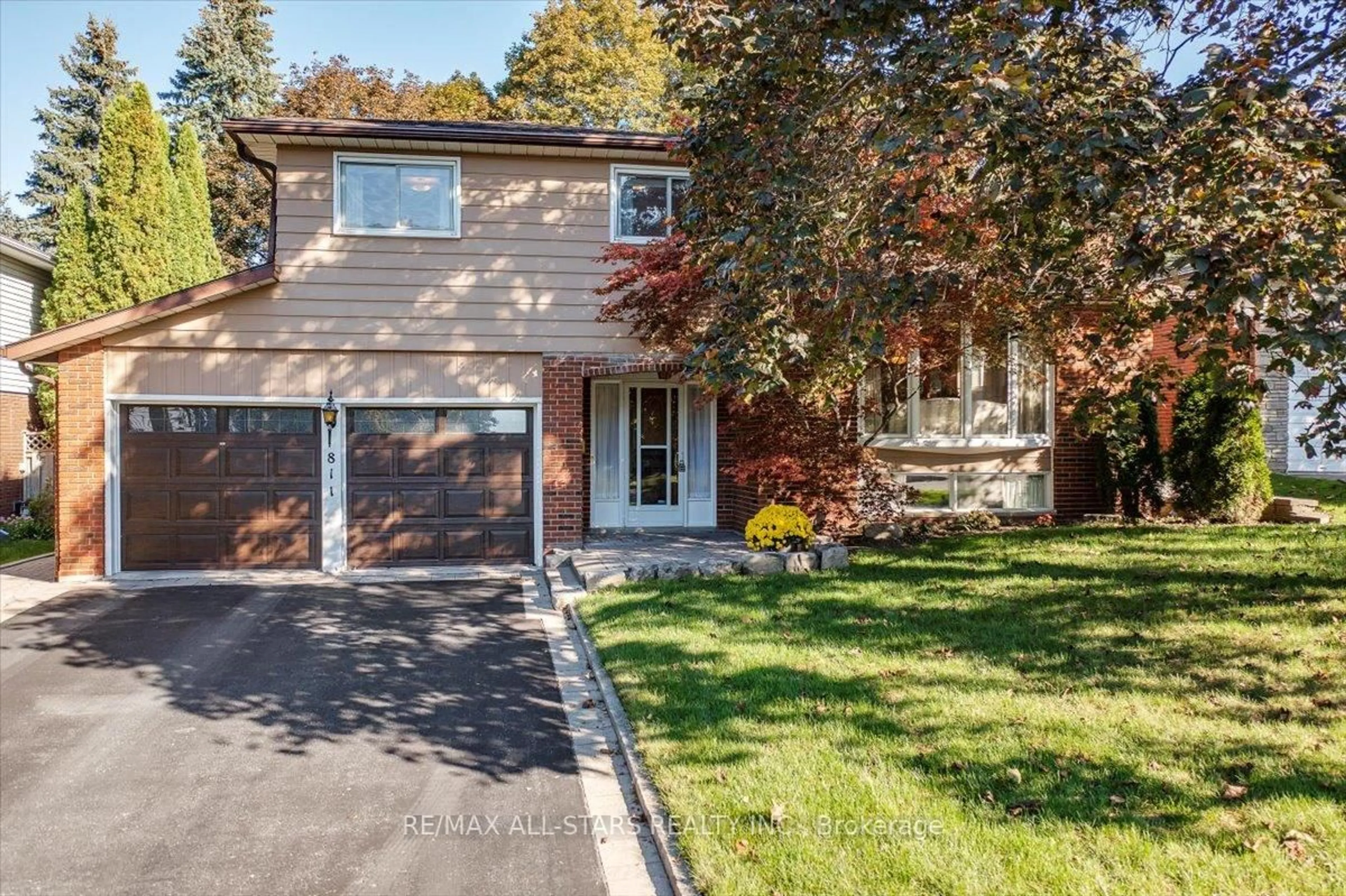 Home with brick exterior material, street for 811 Grace St, Newmarket Ontario L3Y 2L6
