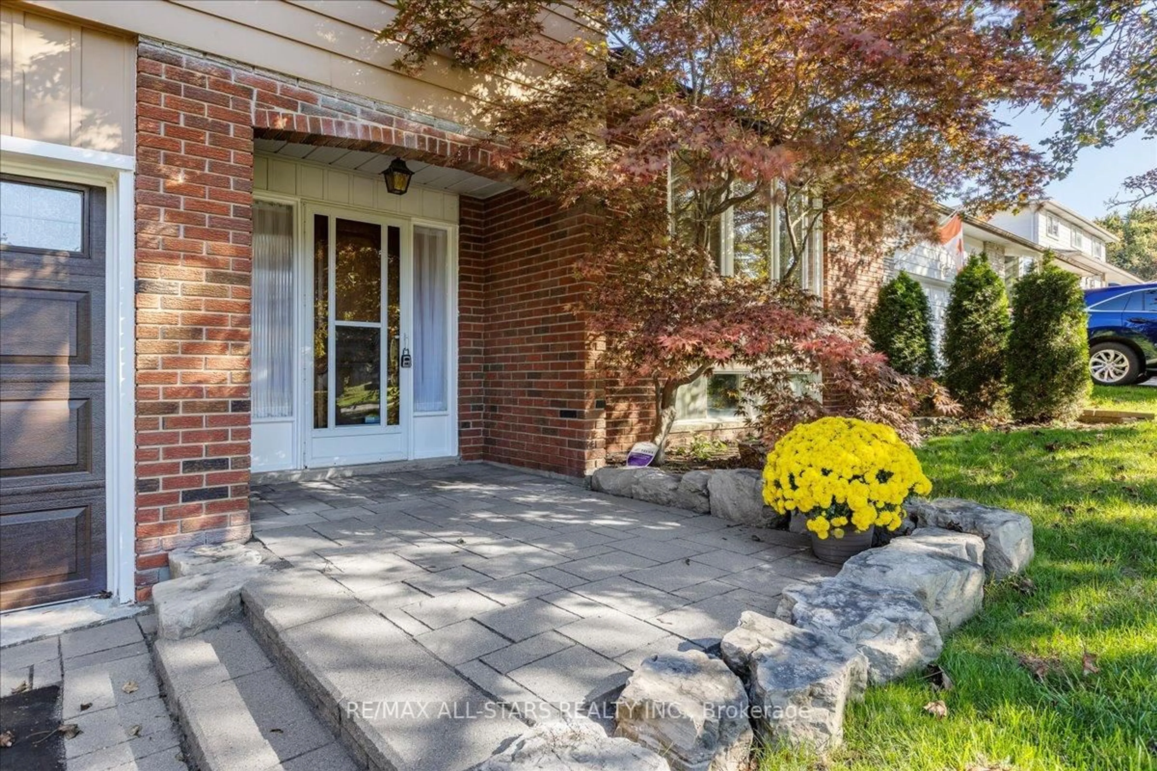 Unknown for 811 Grace St, Newmarket Ontario L3Y 2L6