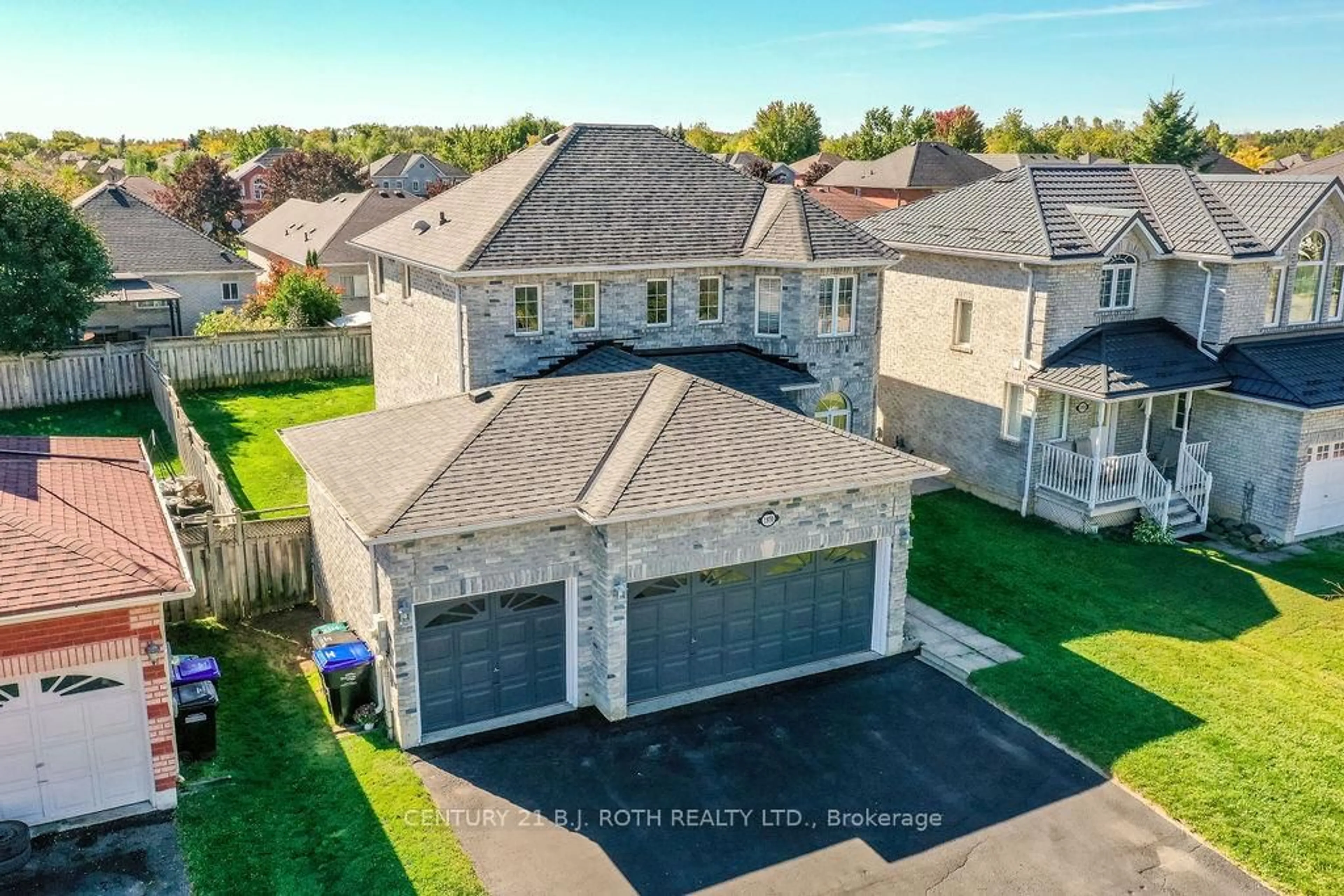 A pic from outside/outdoor area/front of a property/back of a property/a pic from drone, street for 1970 Webster Blvd, Innisfil Ontario L9S 2A5