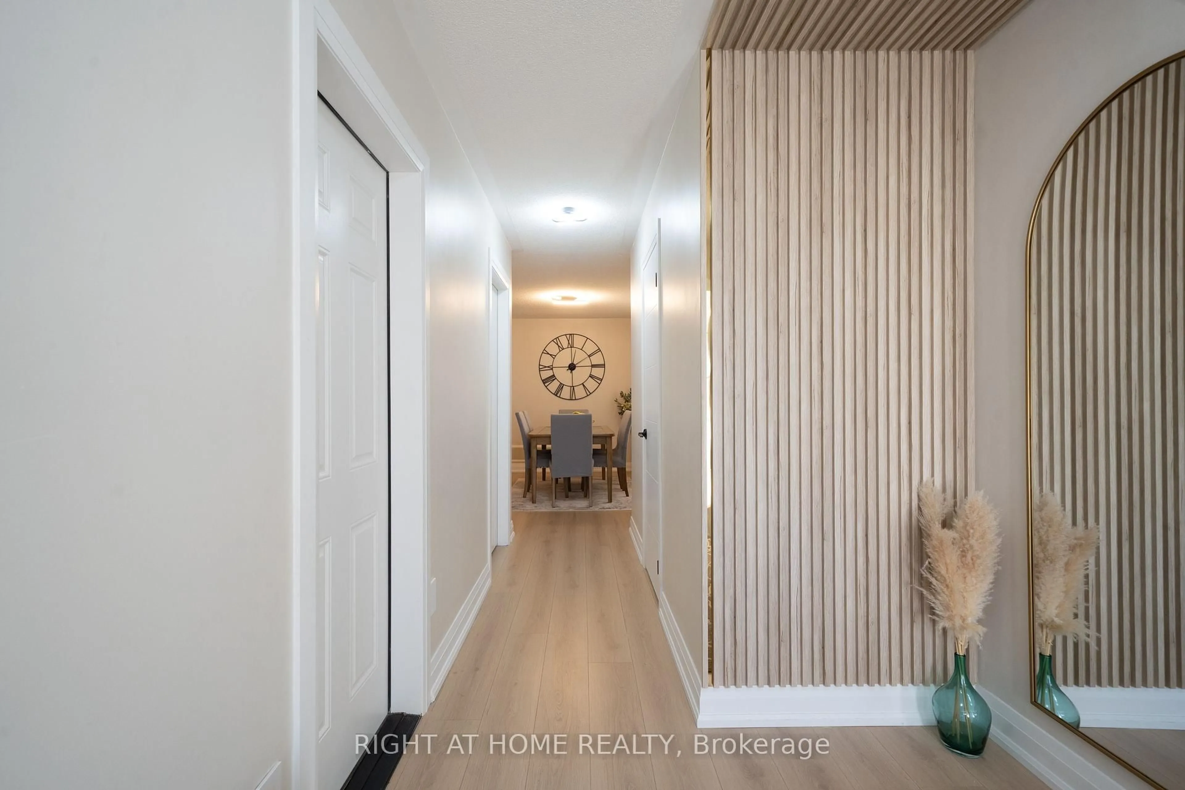 Indoor entryway for 182 Meadowhawk Tr, Bradford West Gwillimbury Ontario L3Z 0E9