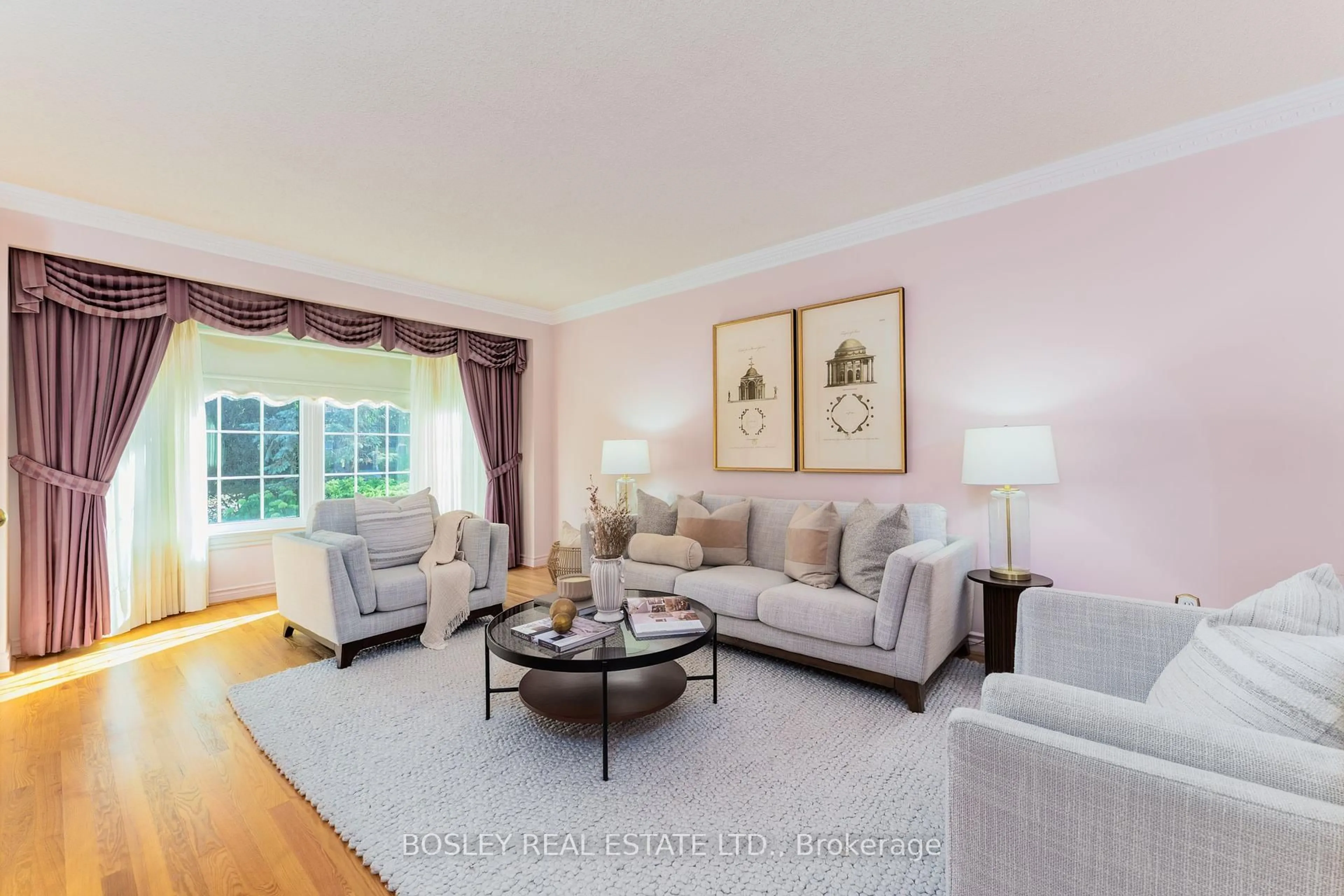Living room with furniture, unknown for 8 Roverdale Crt, Markham Ontario L3R 7K7