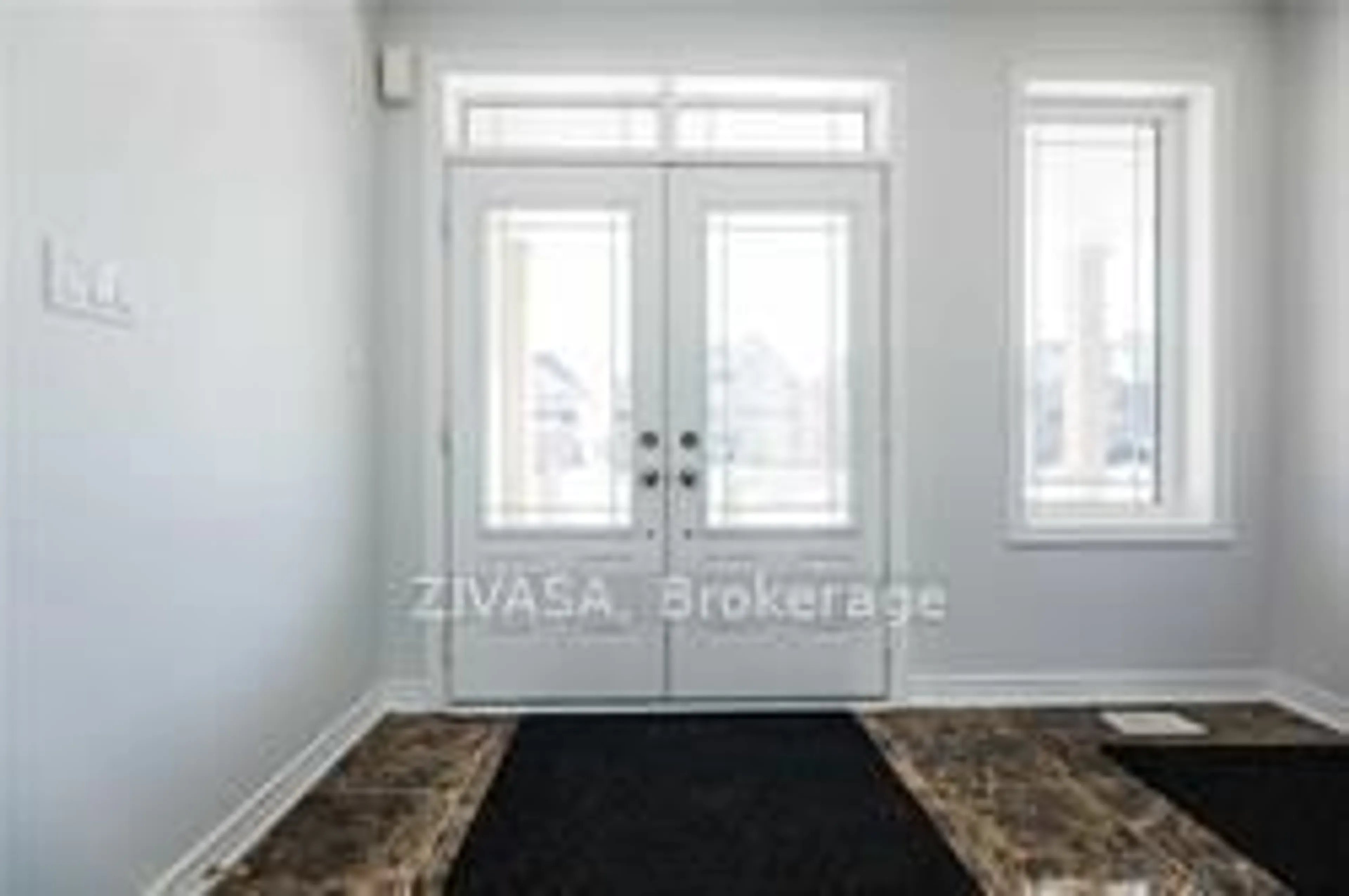 Indoor entryway for 976 Green St, Innisfil Ontario L0L 1W0