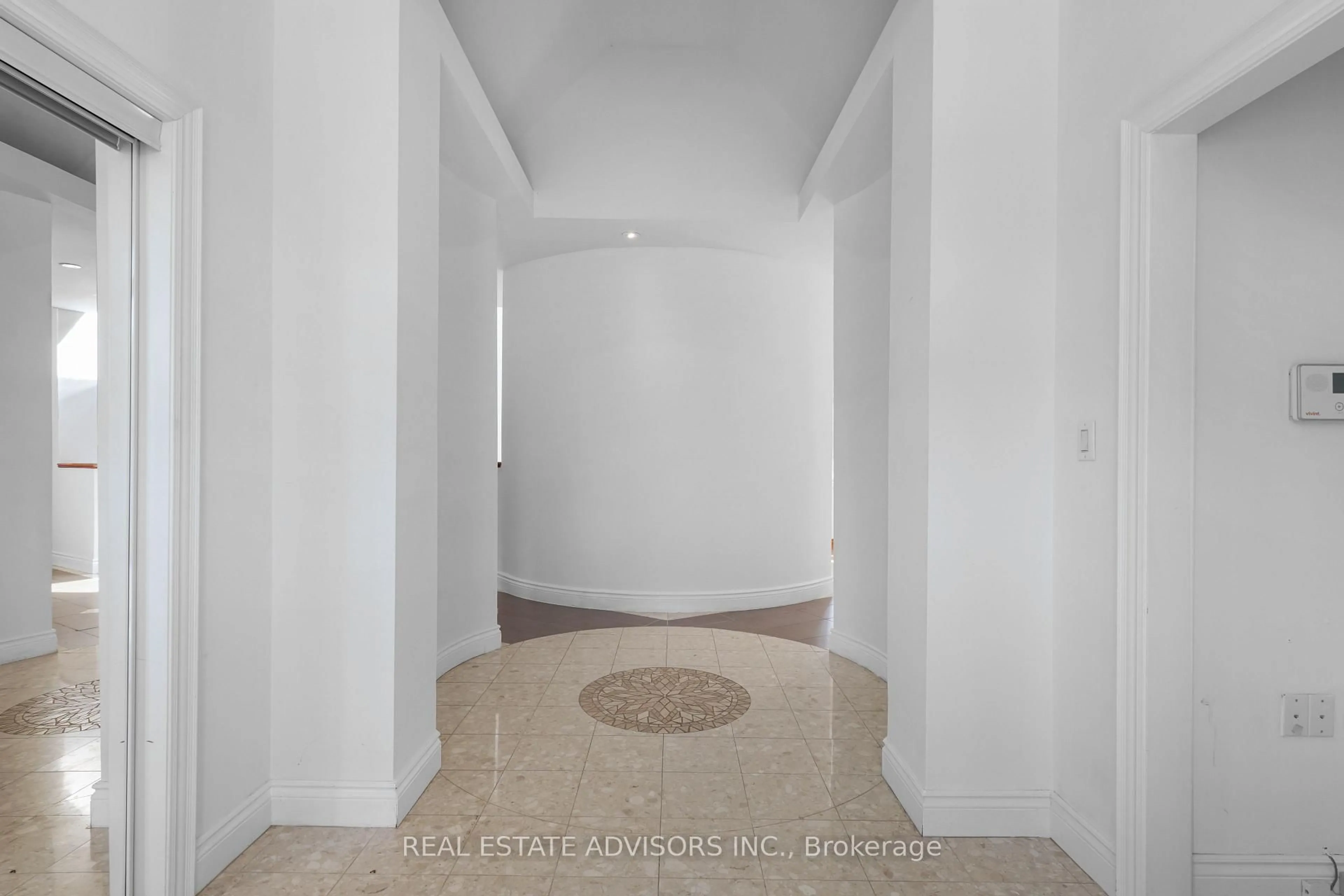Indoor foyer for 20 Bells Lake Rd, King Ontario L0G 1T0