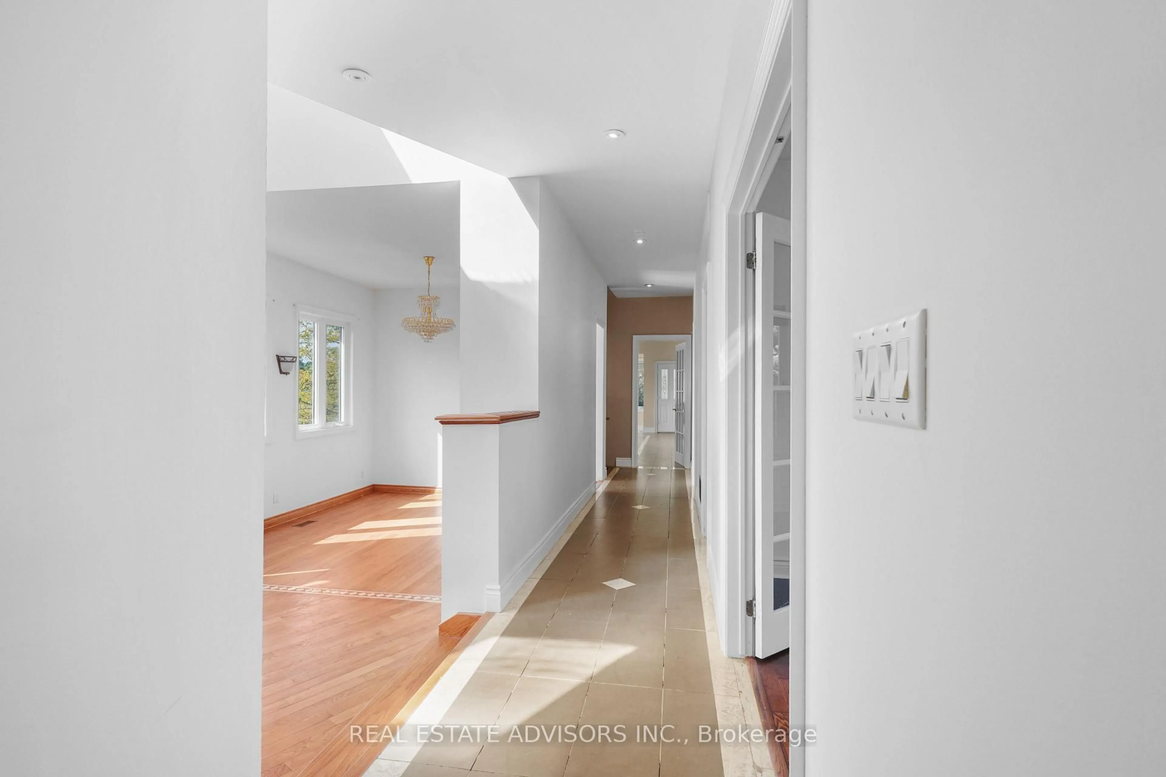 Indoor foyer for 20 Bells Lake Rd, King Ontario L0G 1T0