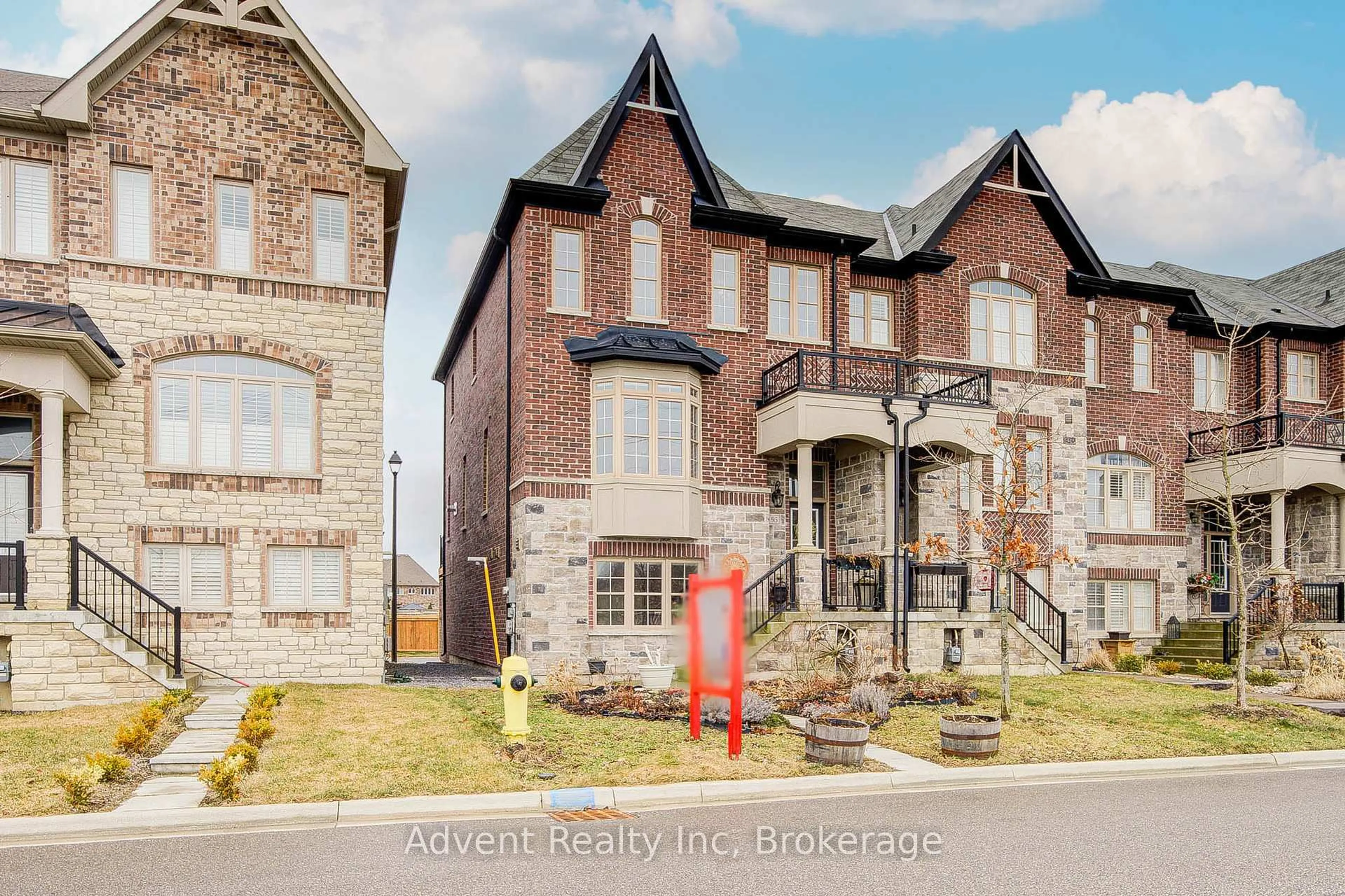Home with brick exterior material, street for 95 Beechborough Cres, East Gwillimbury Ontario L9N 0N9