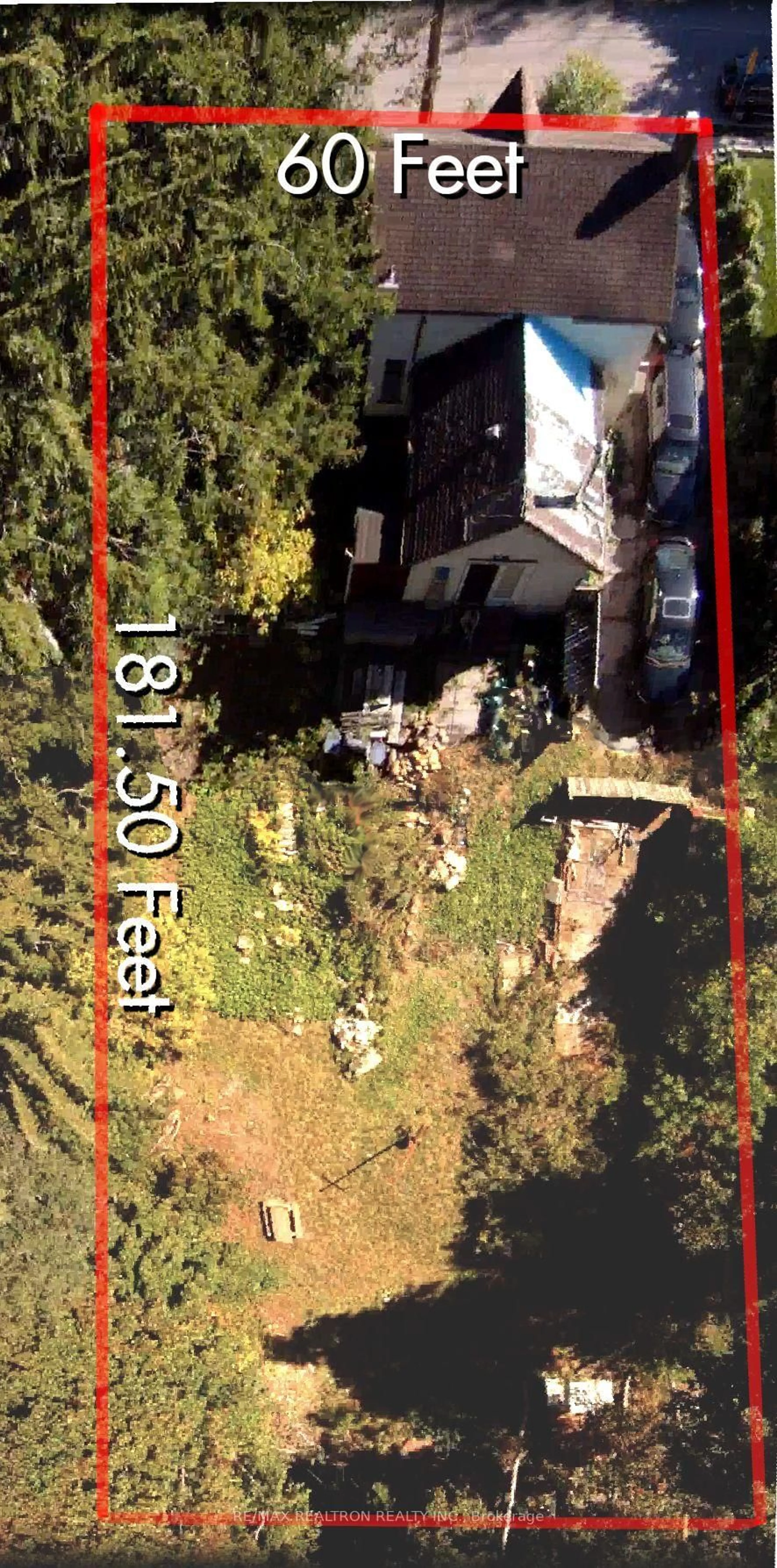 A pic from outside/outdoor area/front of a property/back of a property/a pic from drone, forest/trees view for 148 Centre St, Aurora Ontario L4G 1K1