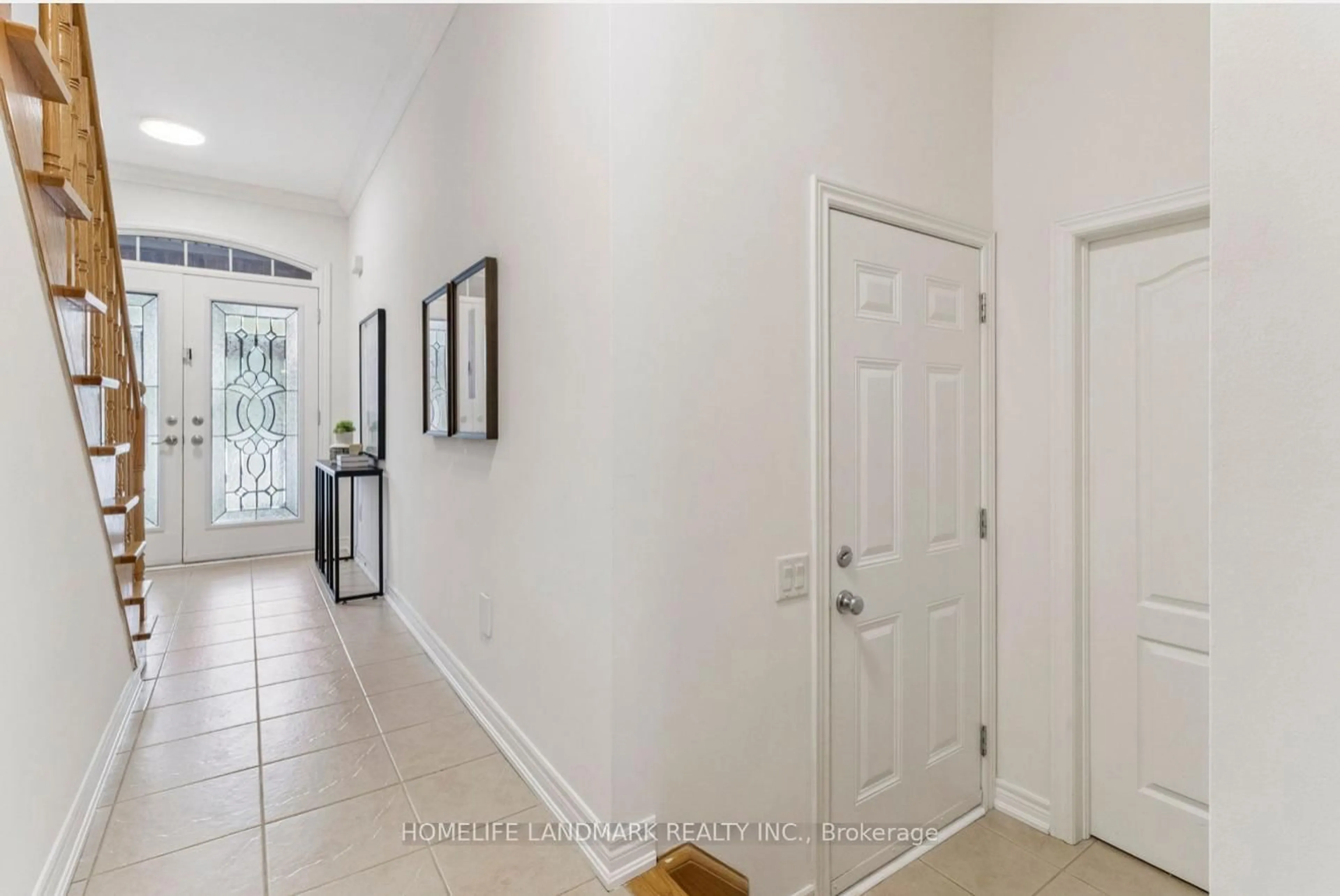 Indoor entryway for 42 Torah Gate, Vaughan Ontario L6A 0H3