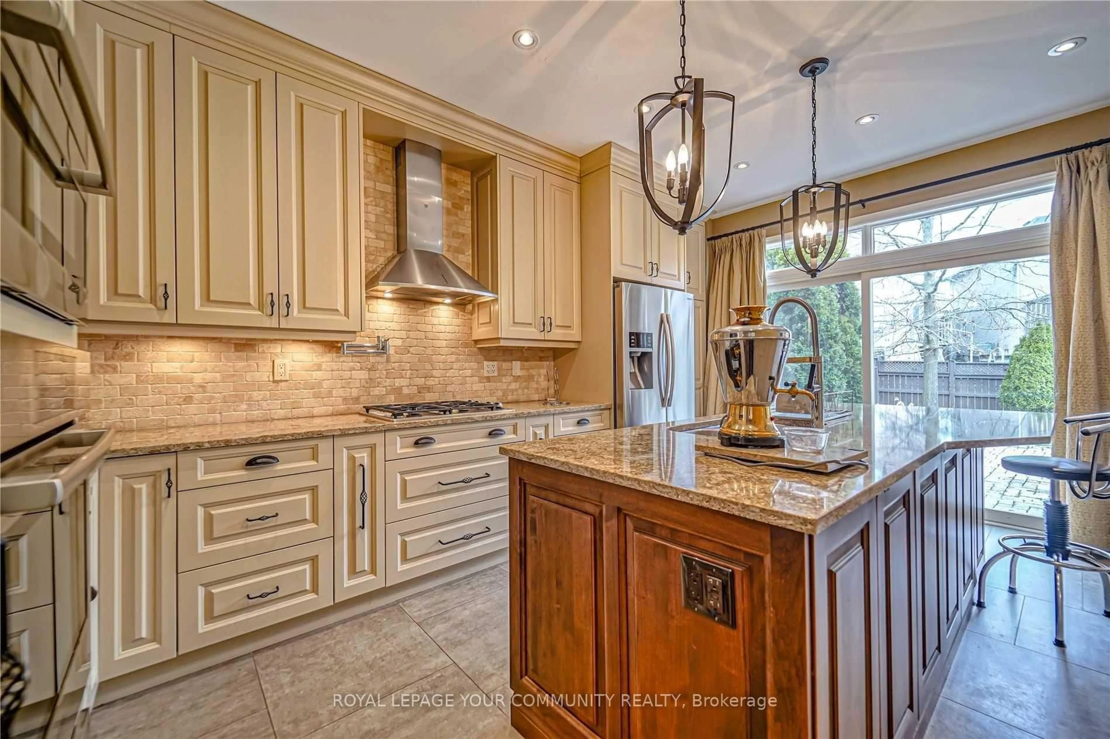 Contemporary kitchen, ceramic/tile floor for 106 Snowy Meadow Ave, Richmond Hill Ontario L4E 3X8