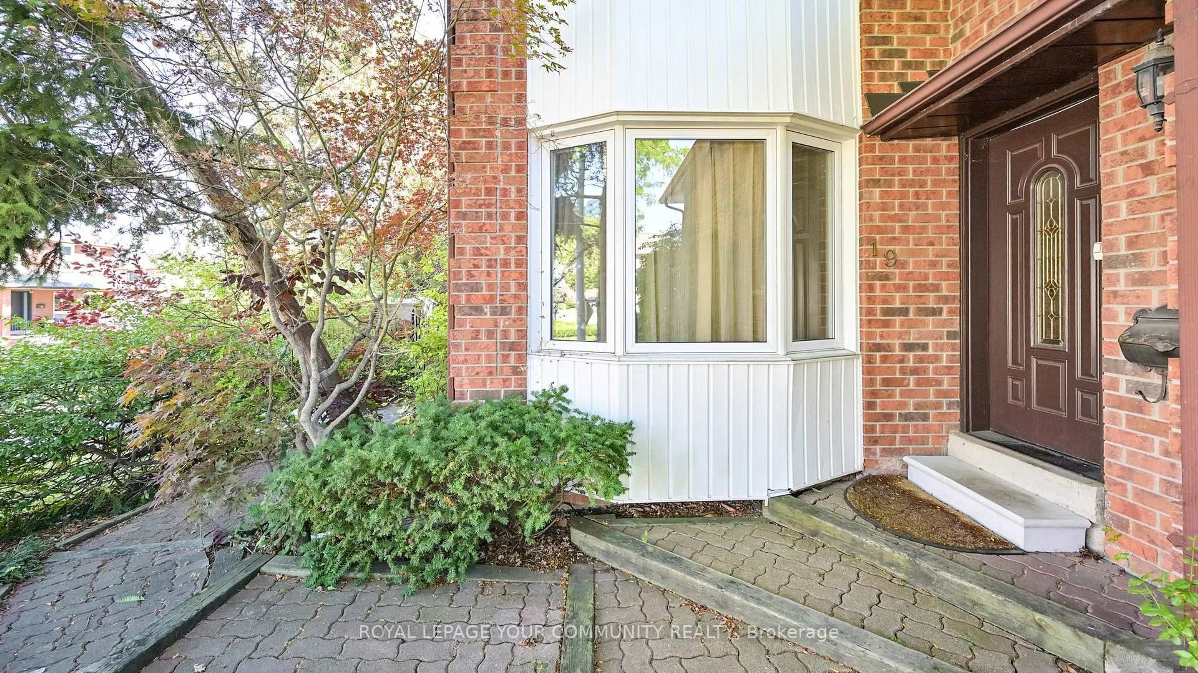 Unknown for 19 Roosevelt Dr, Richmond Hill Ontario L4C 6V1
