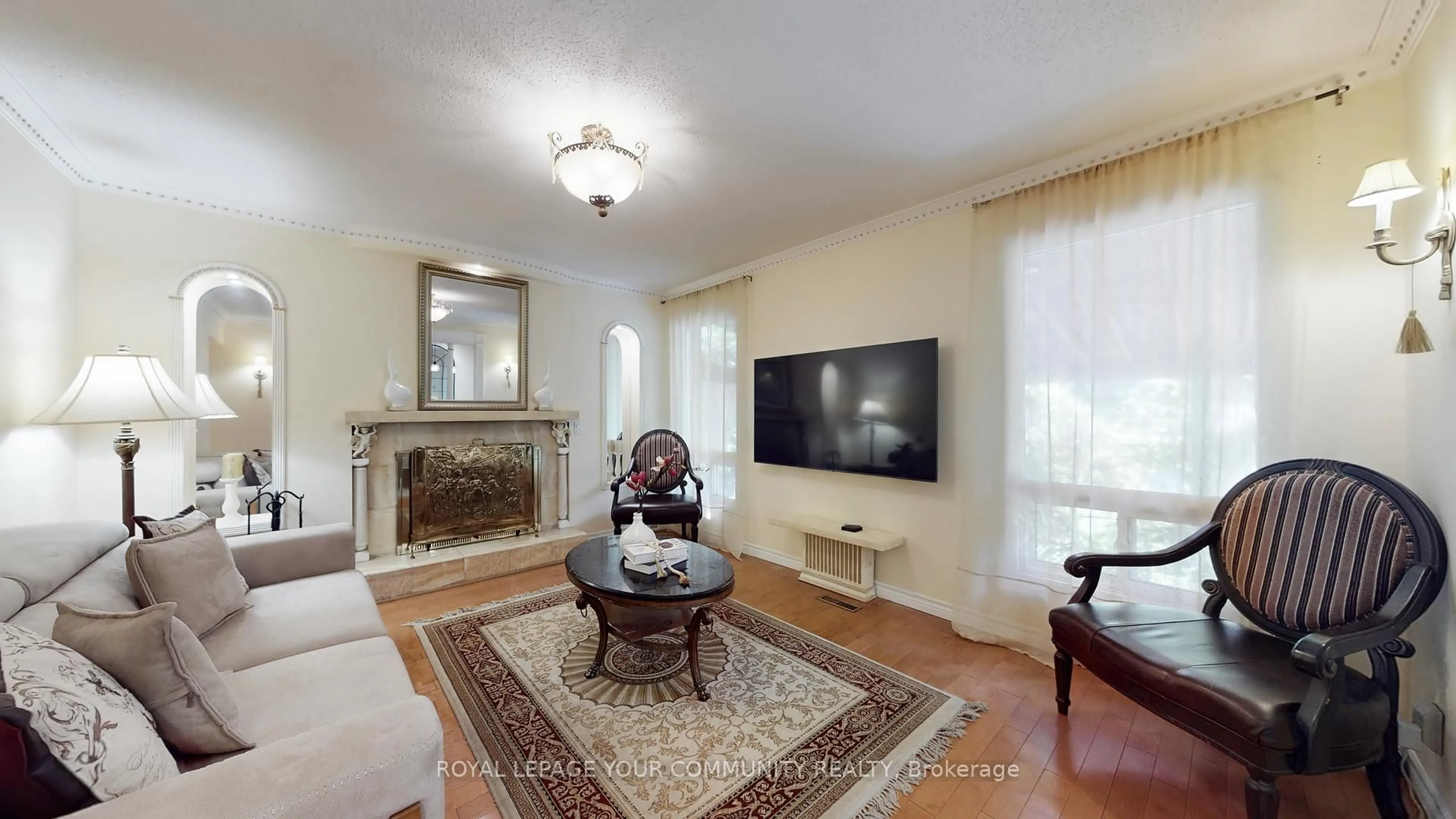 Living room with furniture, unknown for 19 Roosevelt Dr, Richmond Hill Ontario L4C 6V1