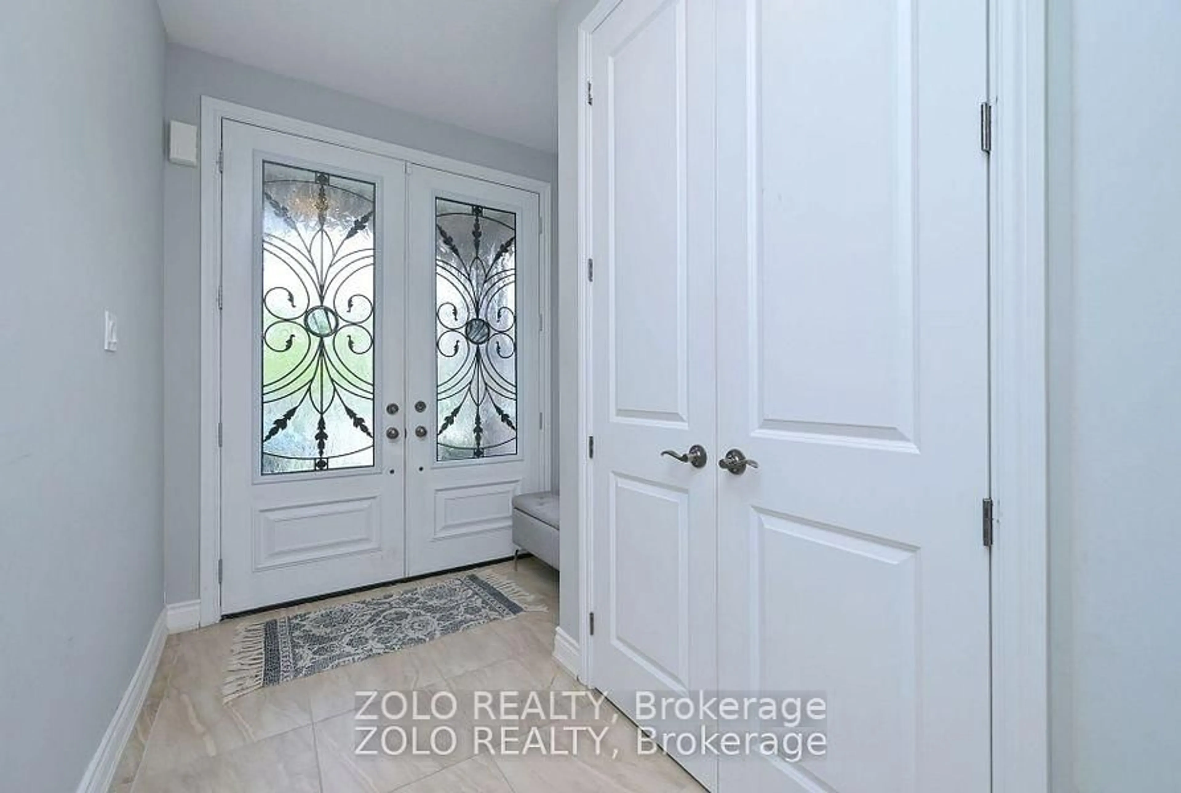 Indoor entryway for 69 WALKER Blvd, New Tecumseth Ontario L9R 0N3