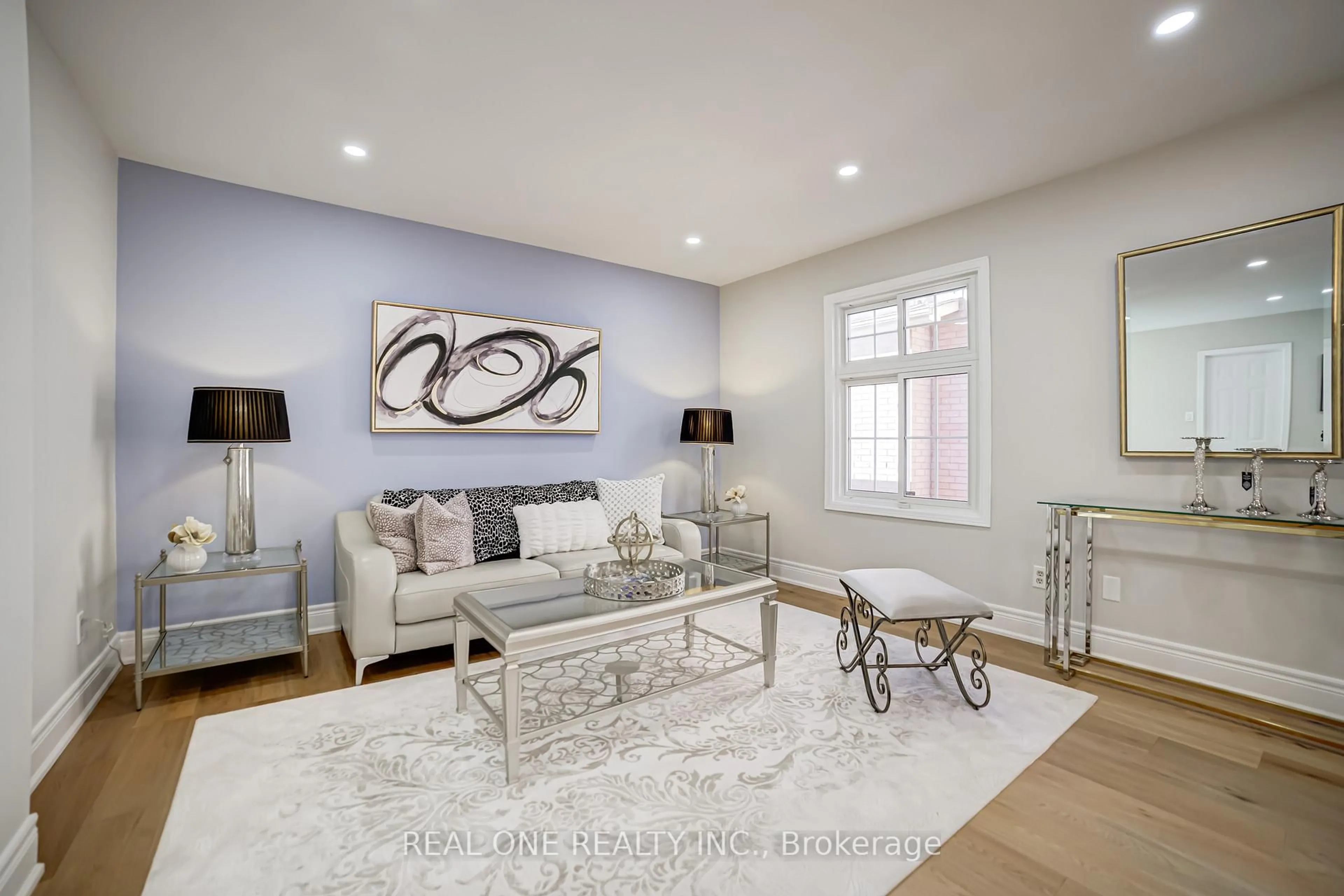 Living room with furniture, unknown for 10 Squire Dr, Richmond Hill Ontario L4S 1C4