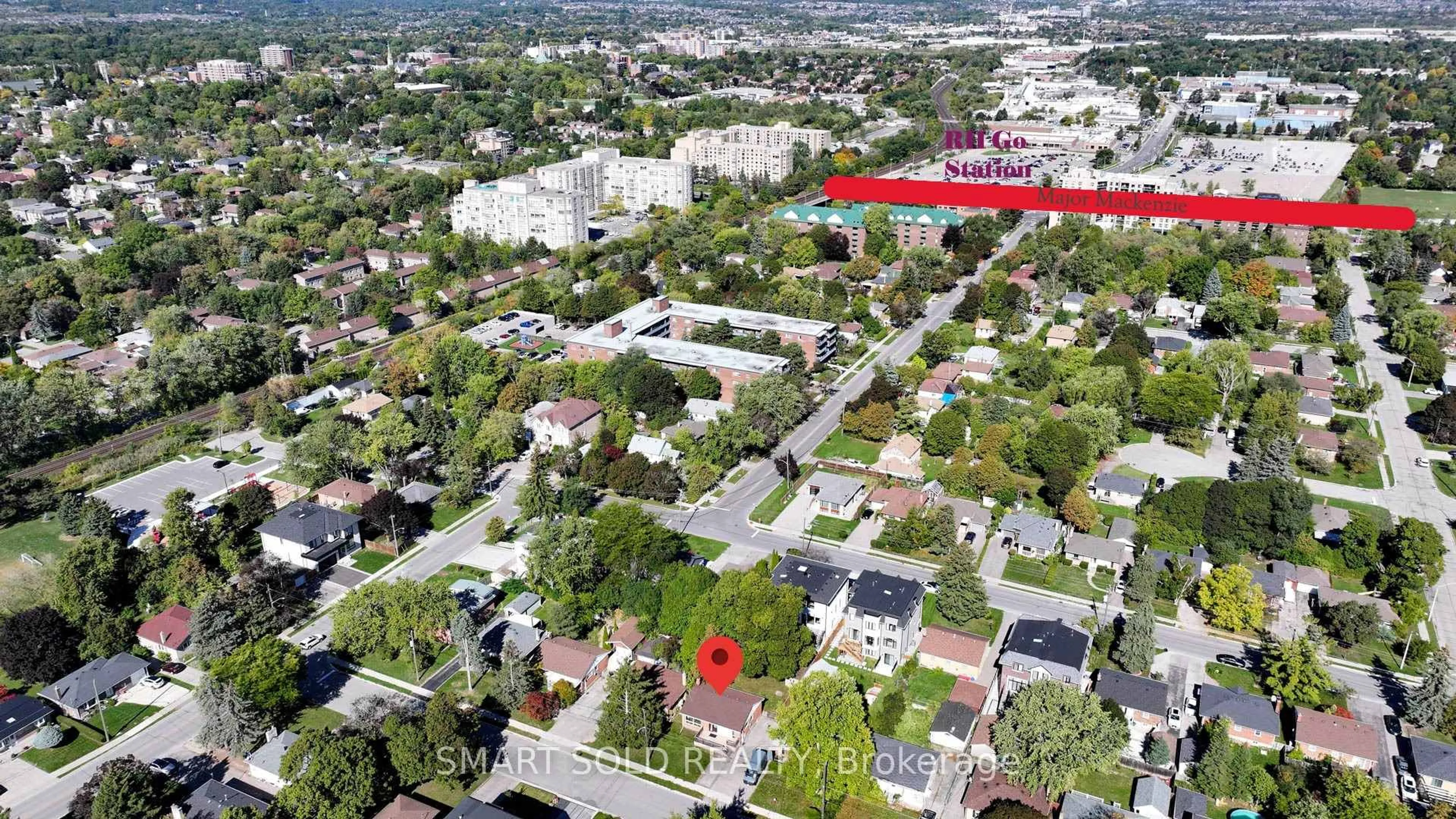 A pic from outside/outdoor area/front of a property/back of a property/a pic from drone, street for 295 Boisdale Ave, Richmond Hill Ontario L4C 1R4