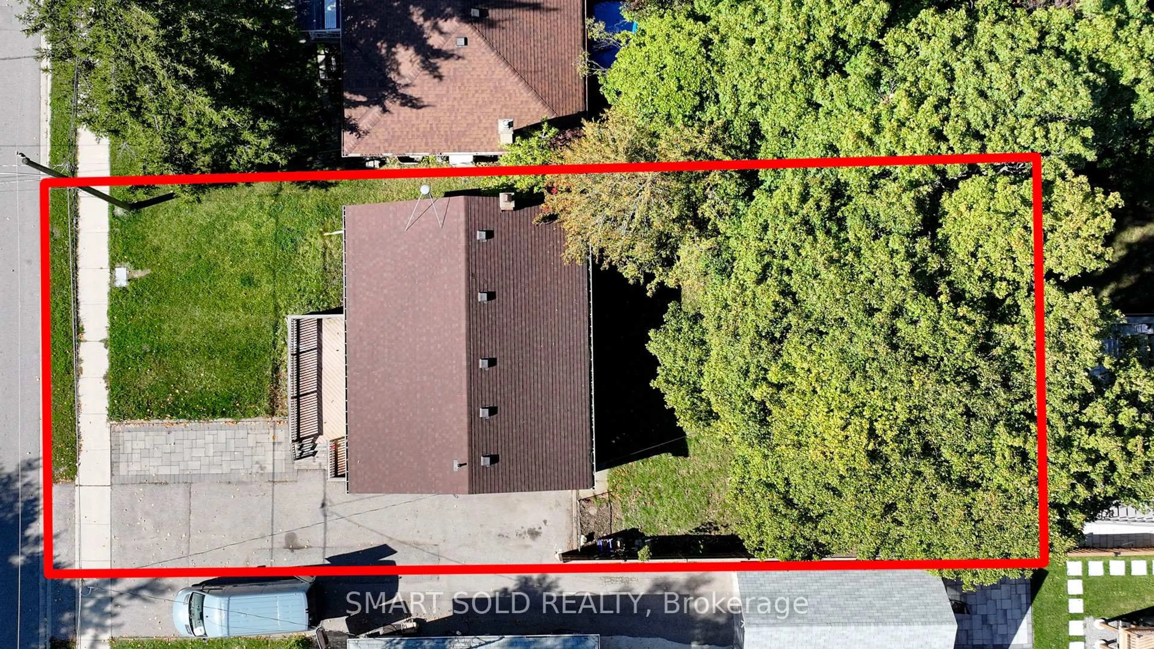 A pic from outside/outdoor area/front of a property/back of a property/a pic from drone, unknown for 295 Boisdale Ave, Richmond Hill Ontario L4C 1R4