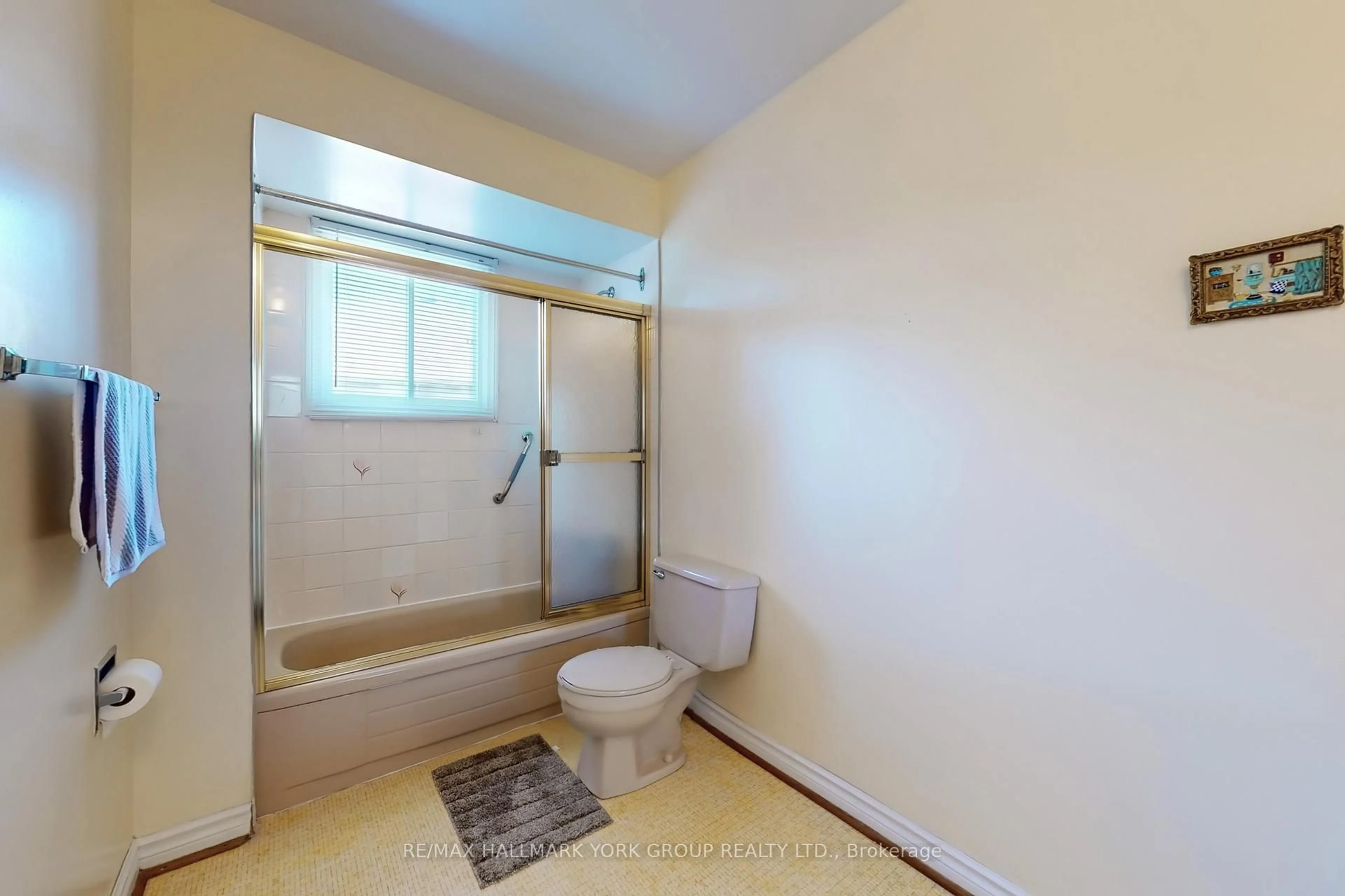 Standard bathroom, unknown for 46 Finchley Circ, Markham Ontario L3R 8S4