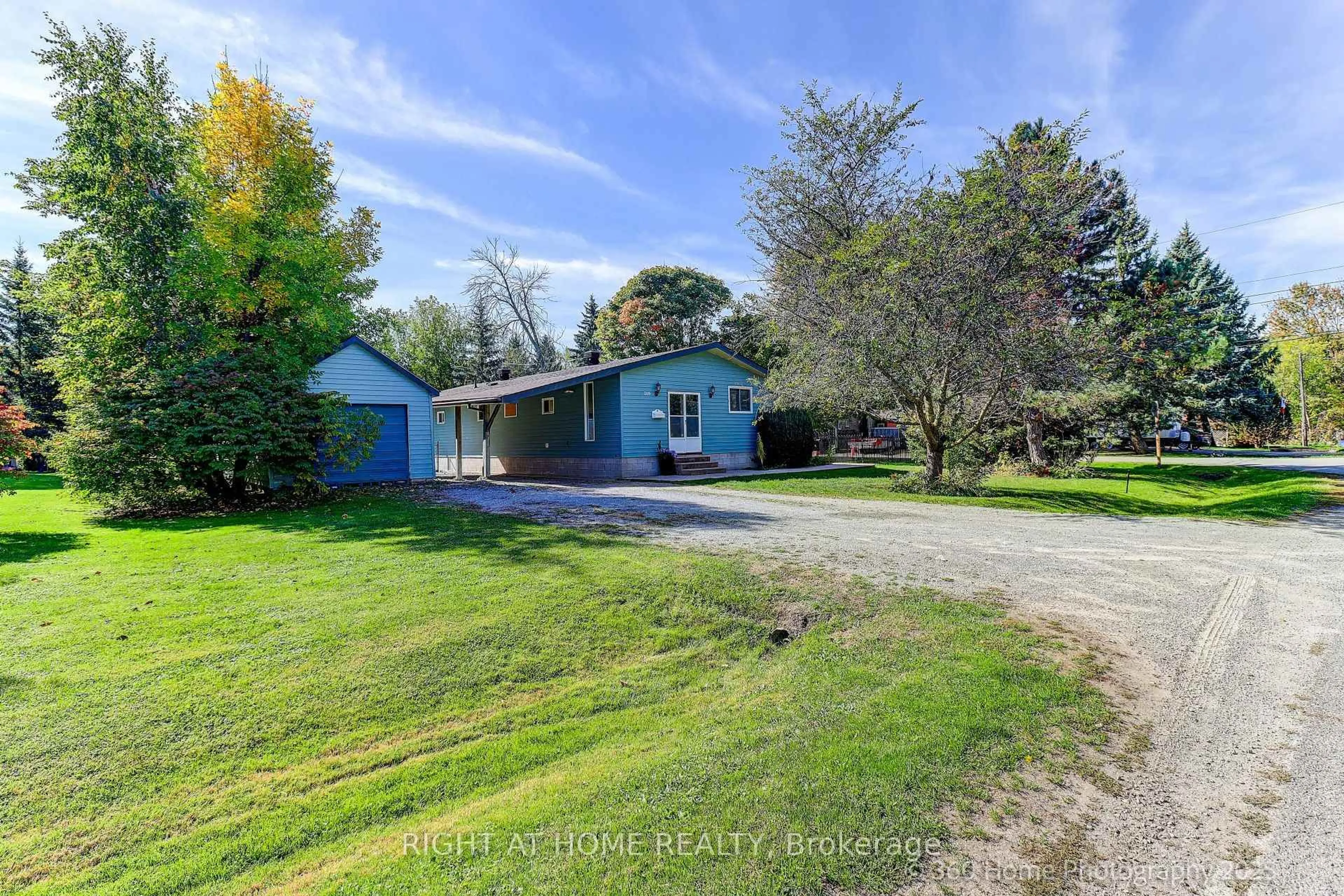 A pic from outside/outdoor area/front of a property/back of a property/a pic from drone, unknown for 209 Wynhurst Rd, Georgina Ontario L4P 2R6