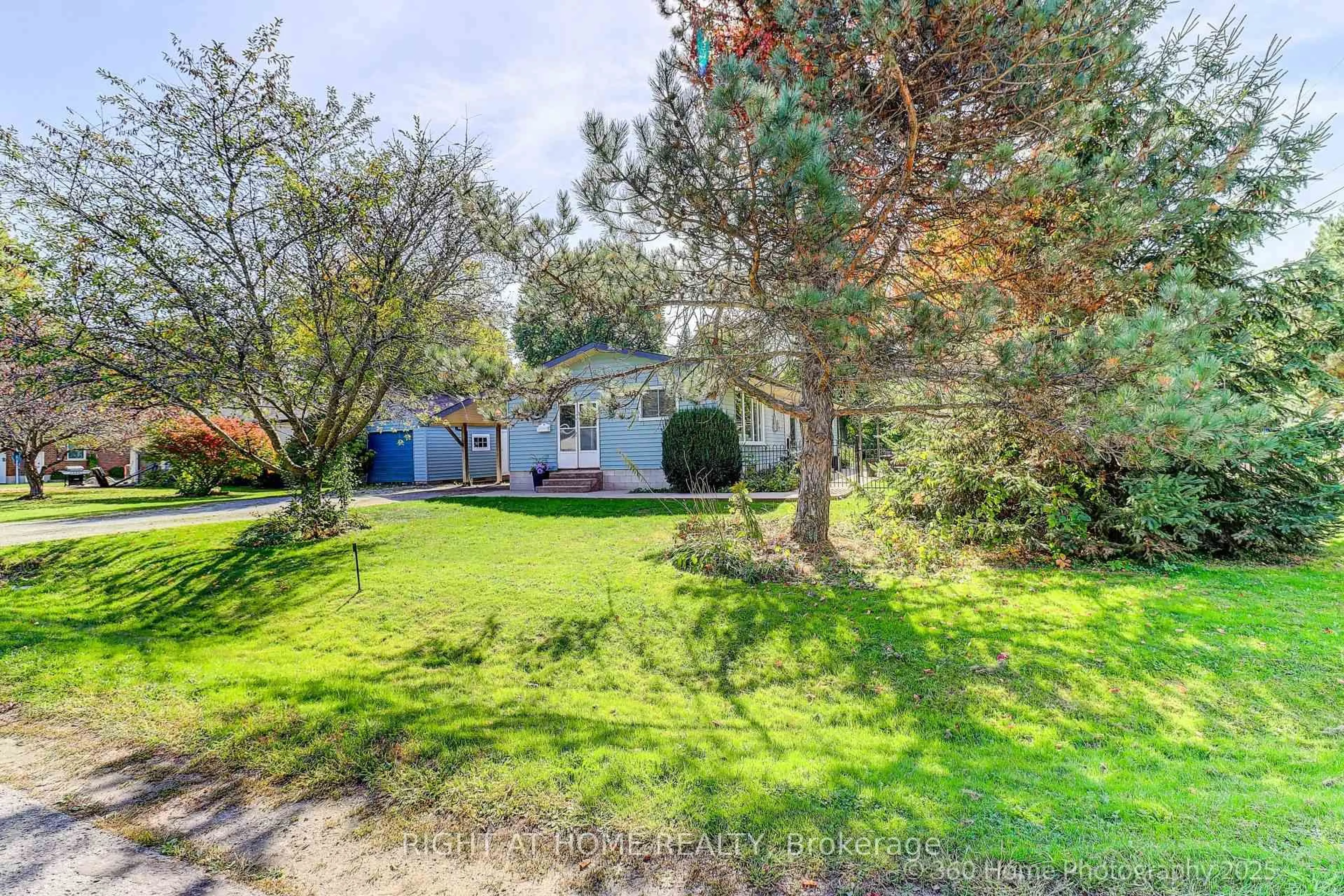 A pic from outside/outdoor area/front of a property/back of a property/a pic from drone, street for 209 Wynhurst Rd, Georgina Ontario L4P 2R6