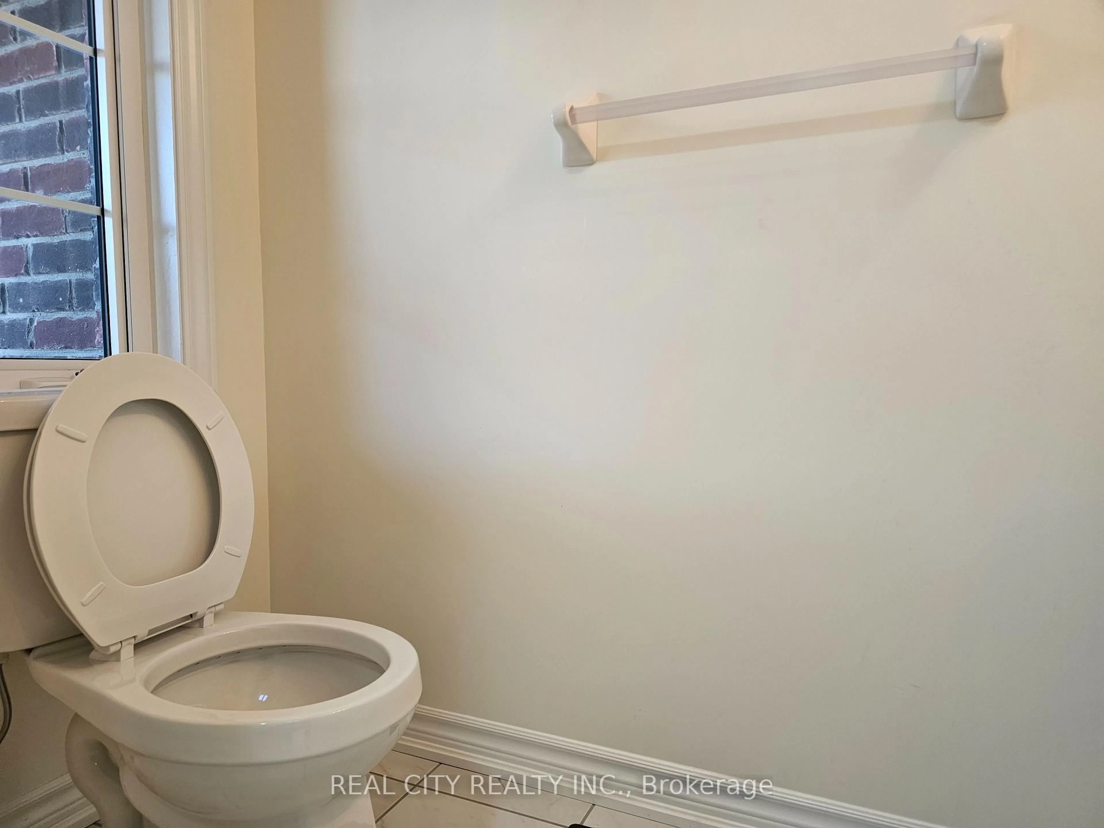 A pic of a room for 5 Heather Fullerton Rd, Georgina Ontario L0E 1R0