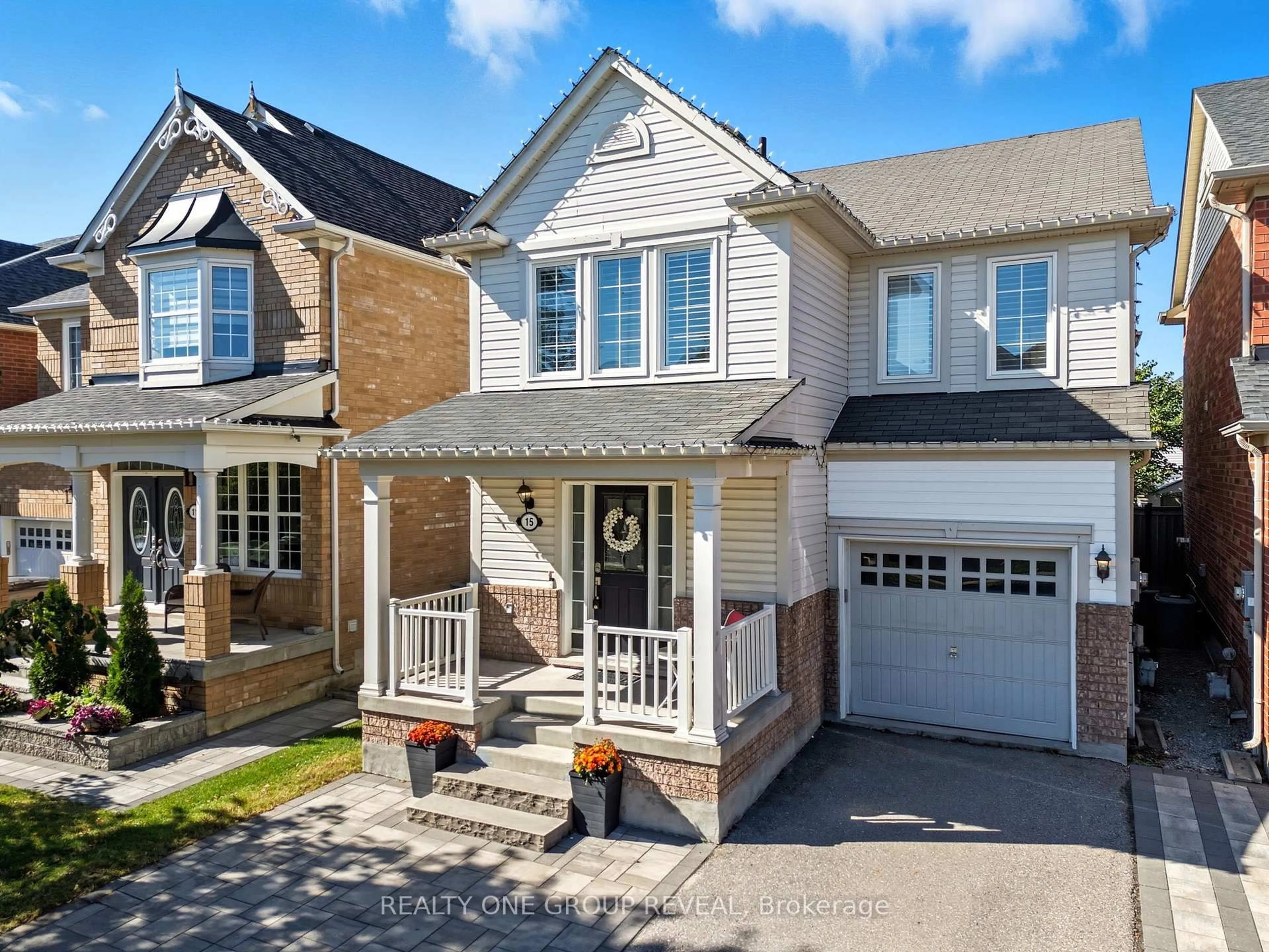 Home with vinyl exterior material, street for 15 William Stark Rd, Whitchurch-Stouffville Ontario L4A 0A5