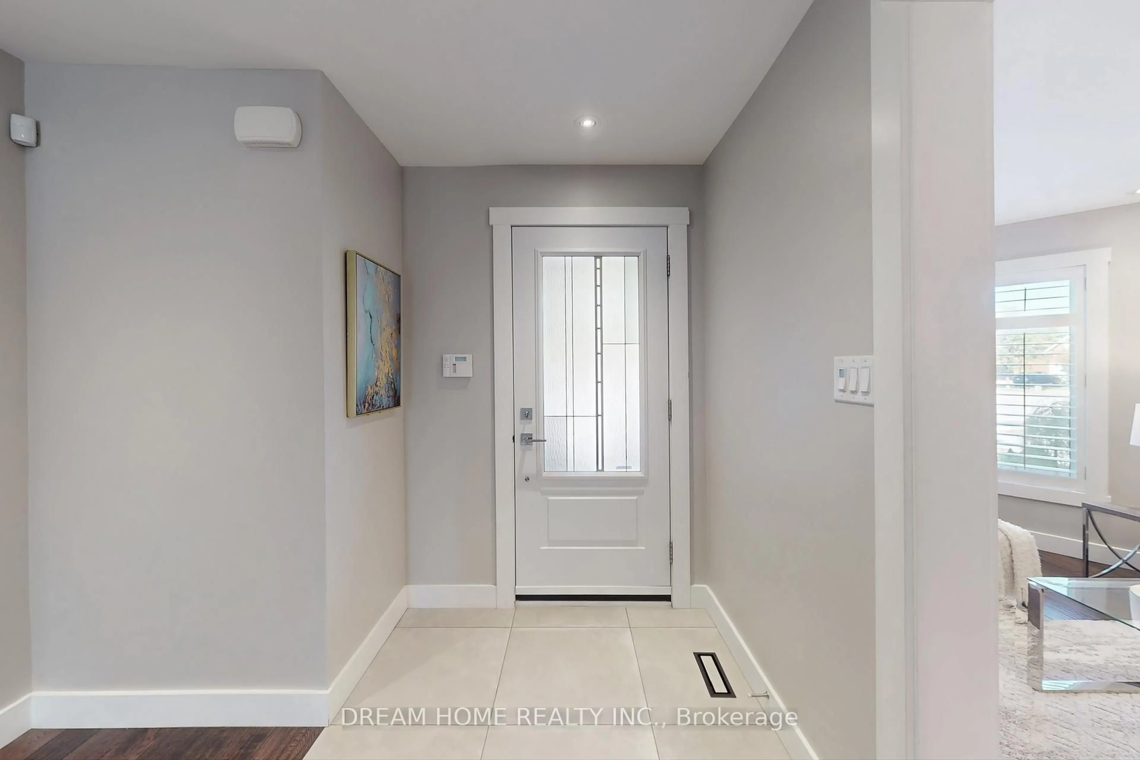 Indoor entryway for 47 Venetian Cres, Vaughan Ontario L4L 5E6
