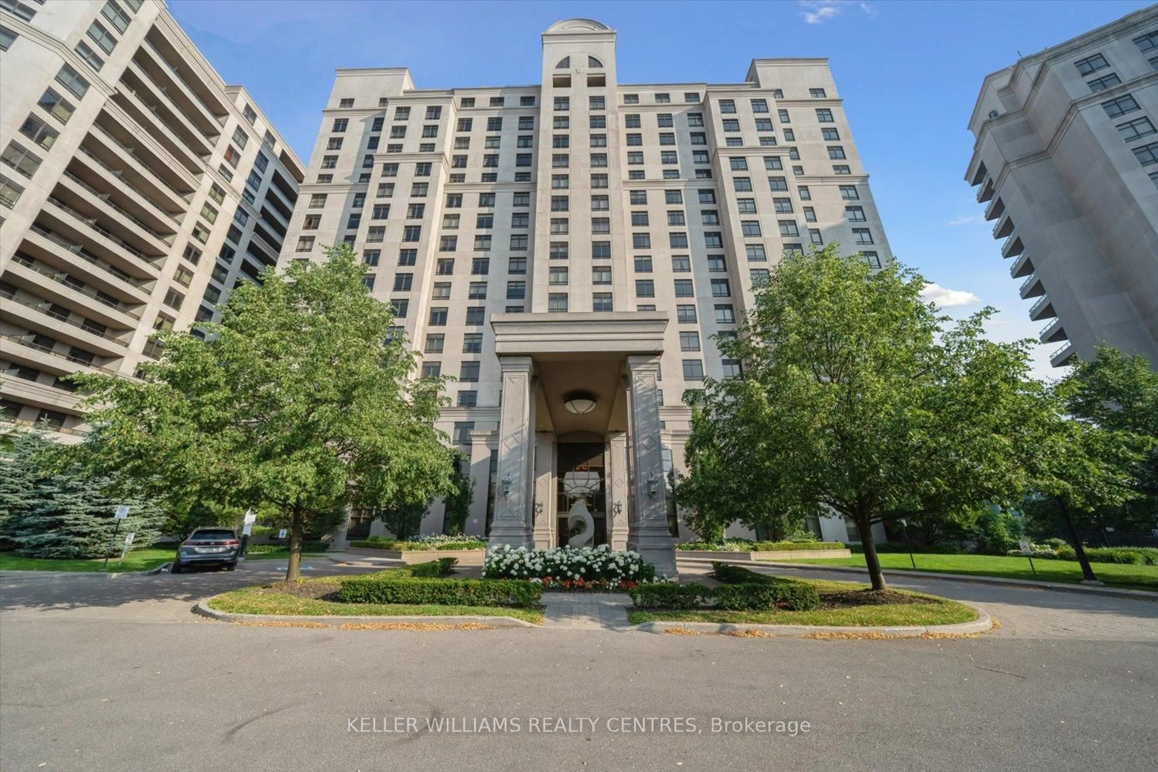 Indoor foyer for 9245 Jane St #902, Vaughan Ontario L6A 0J9